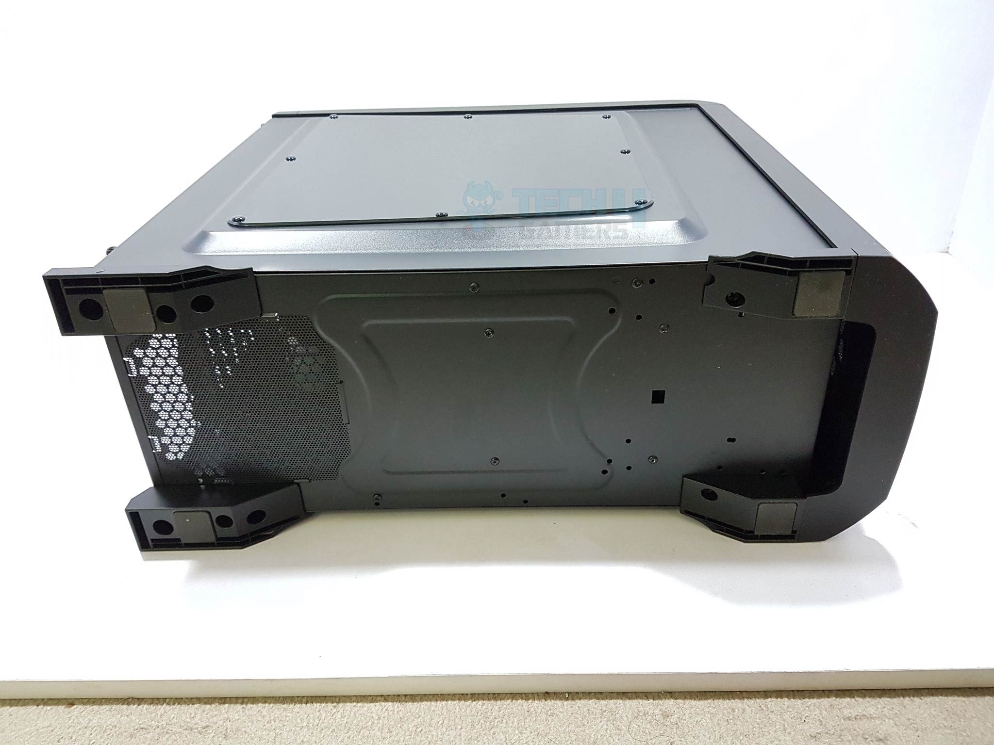 Antec GX330 Chassis Bottom Side Closer Look