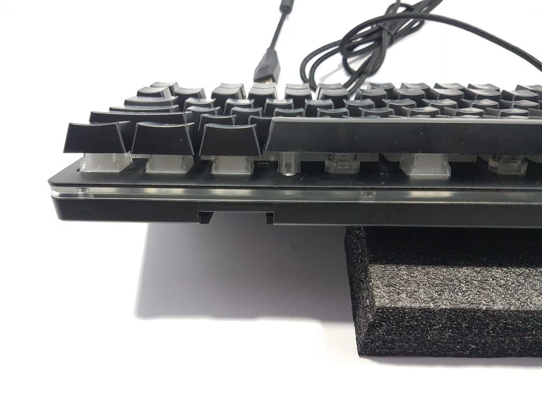 thermaltake challenger pro keyboard