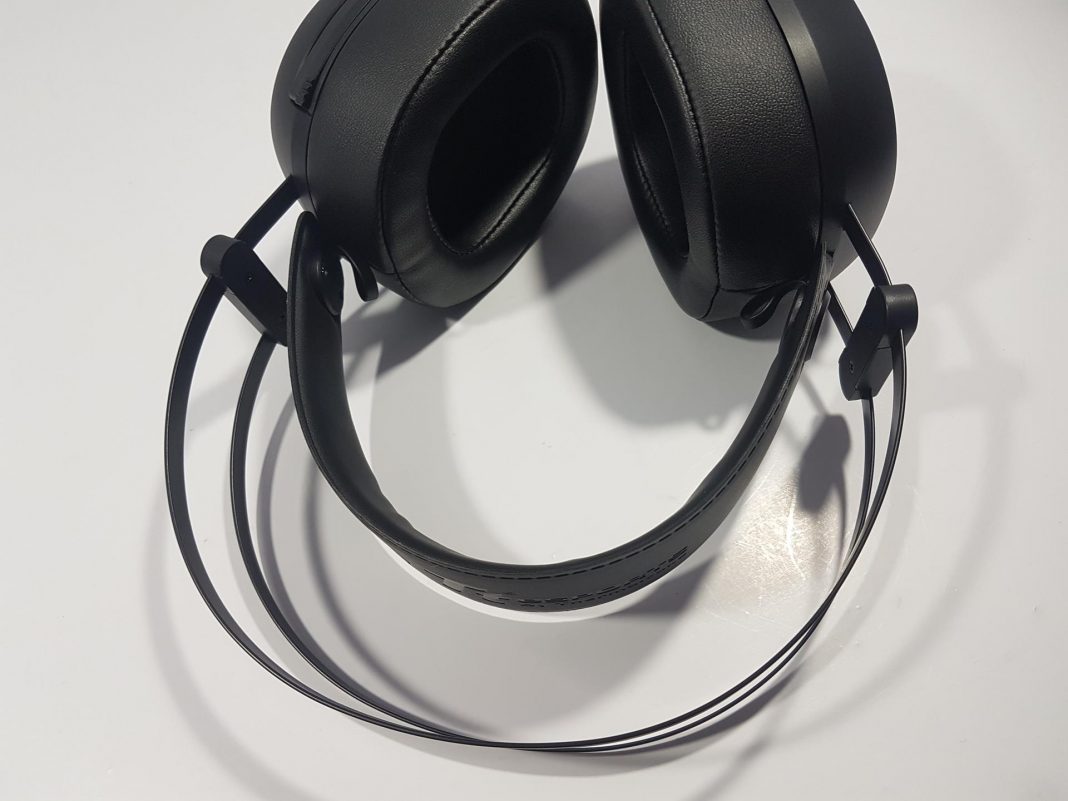 Tt Esport Shock Gaming Headset Closer Look Metallic frame earcups