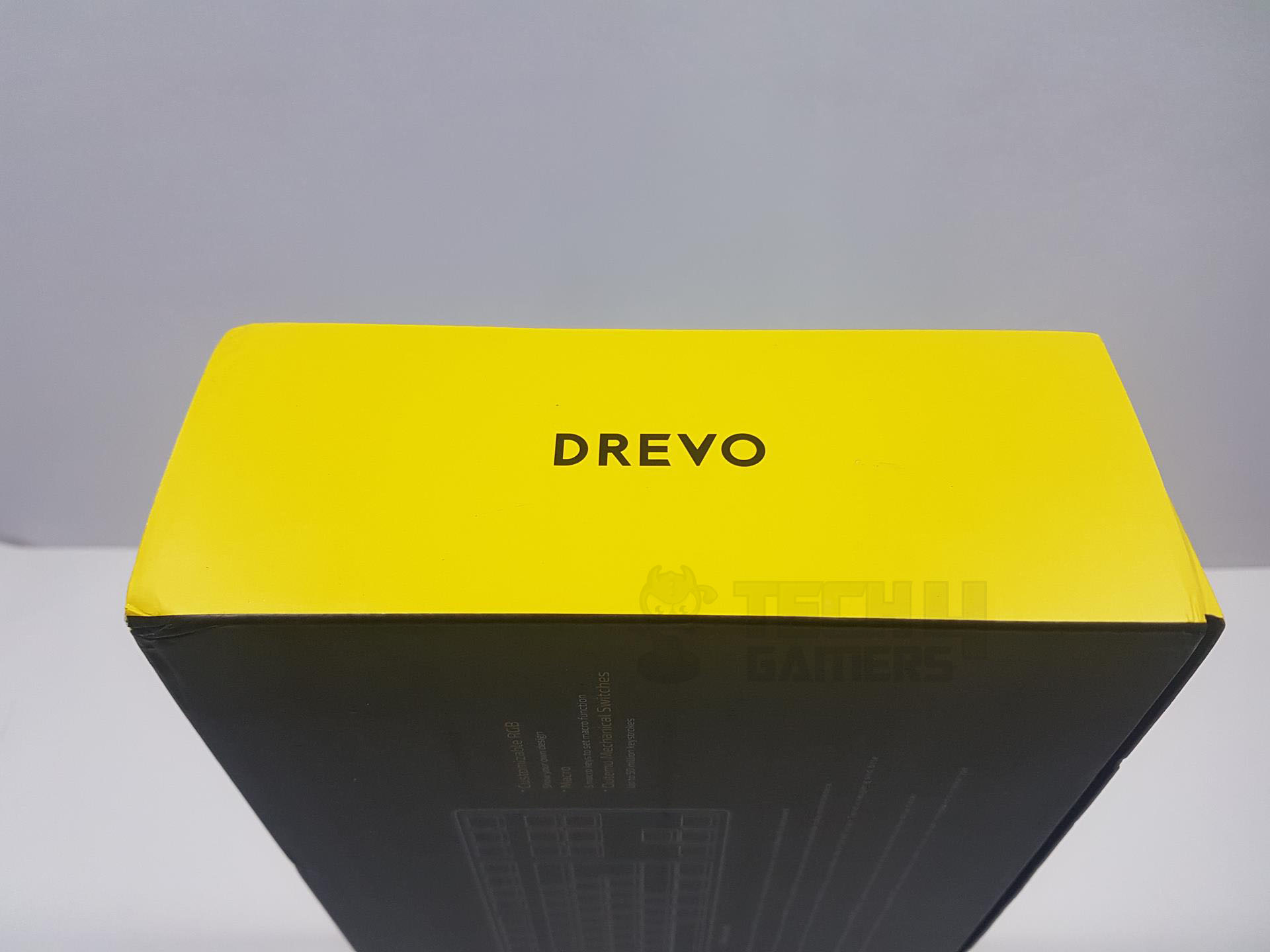 Drevo Tyrfing V2 Packaging left and right side 