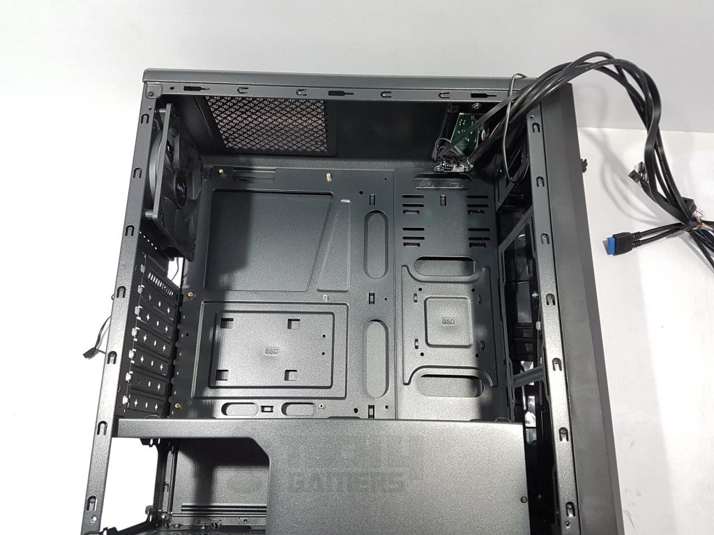 aerocool cylon rgb gaming Interior of the Chassis