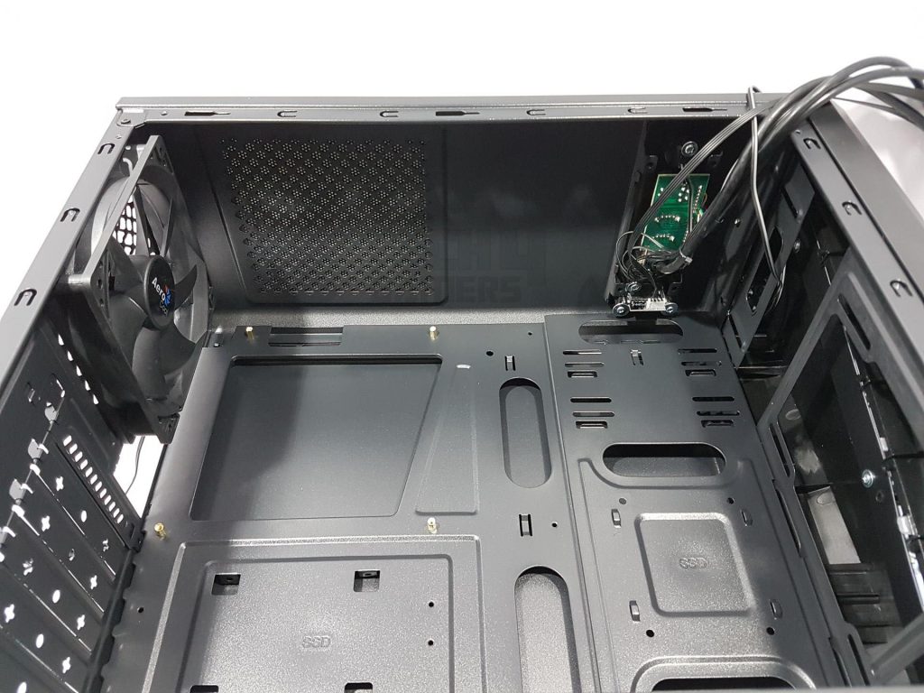 aerocool cylon gaming case Interior of the Chassis