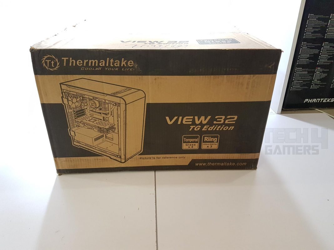 Thermaltake View 32 Front Side Packaging