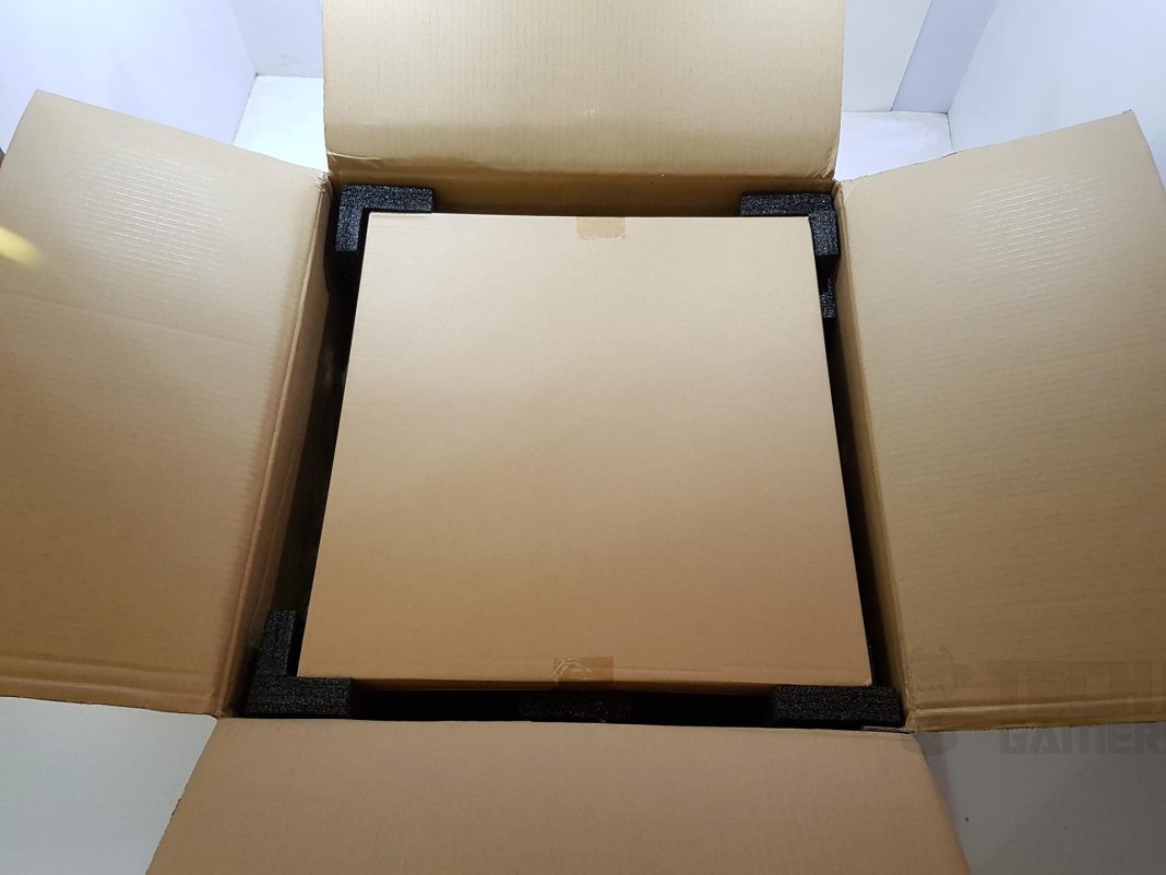 Thermaltake View 32 Packaging and Unboxing