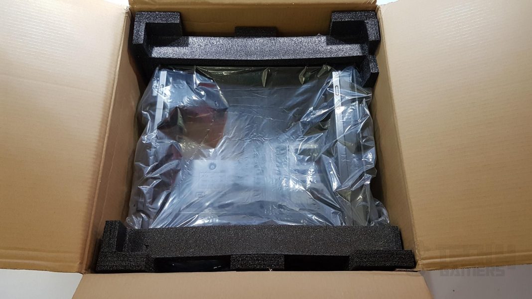 Thermaltake View 32 Packaging and Opening Box