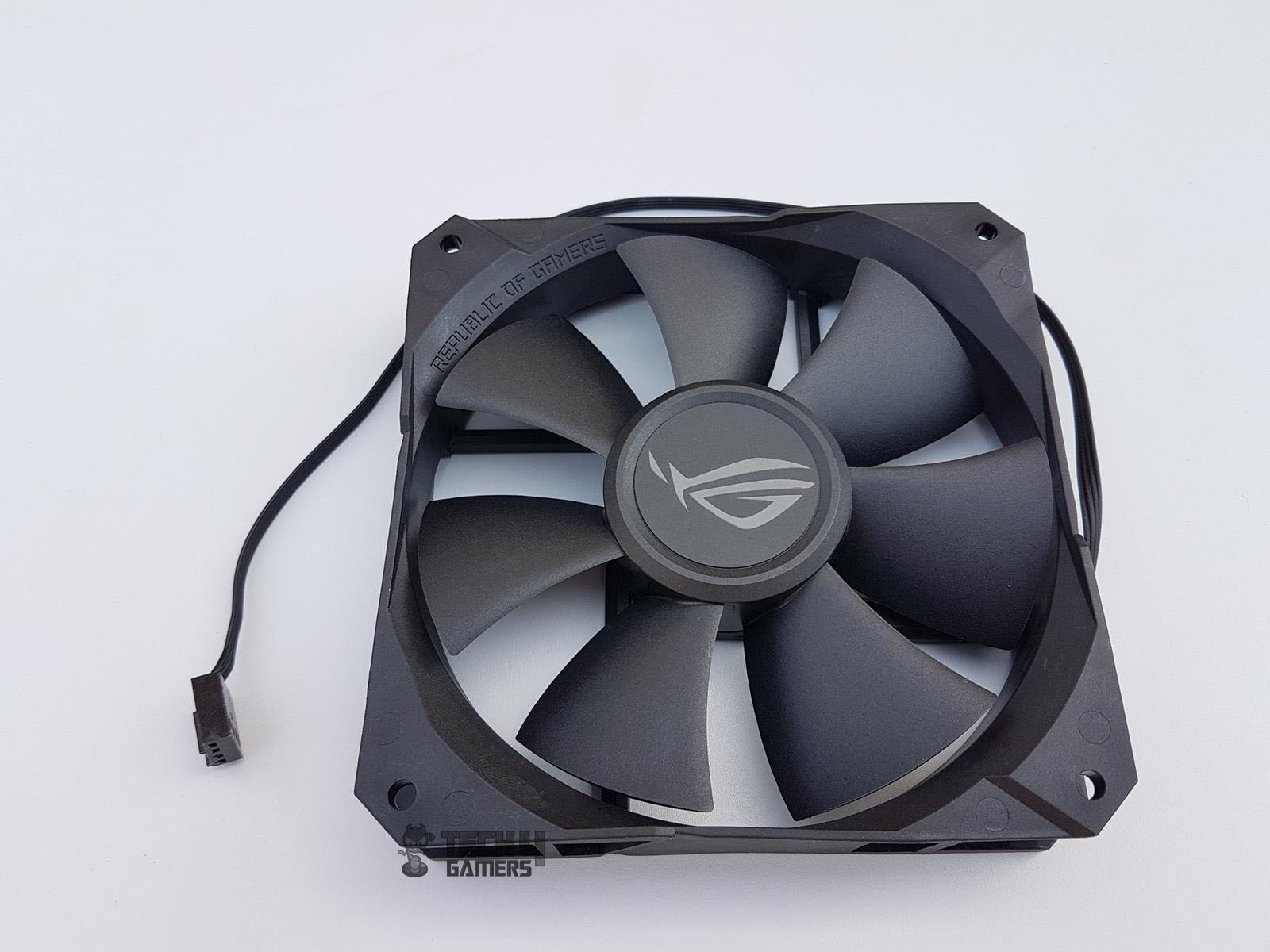ASUS ROG Ryuo 240 CPU Liquid Cooler Review — The fan