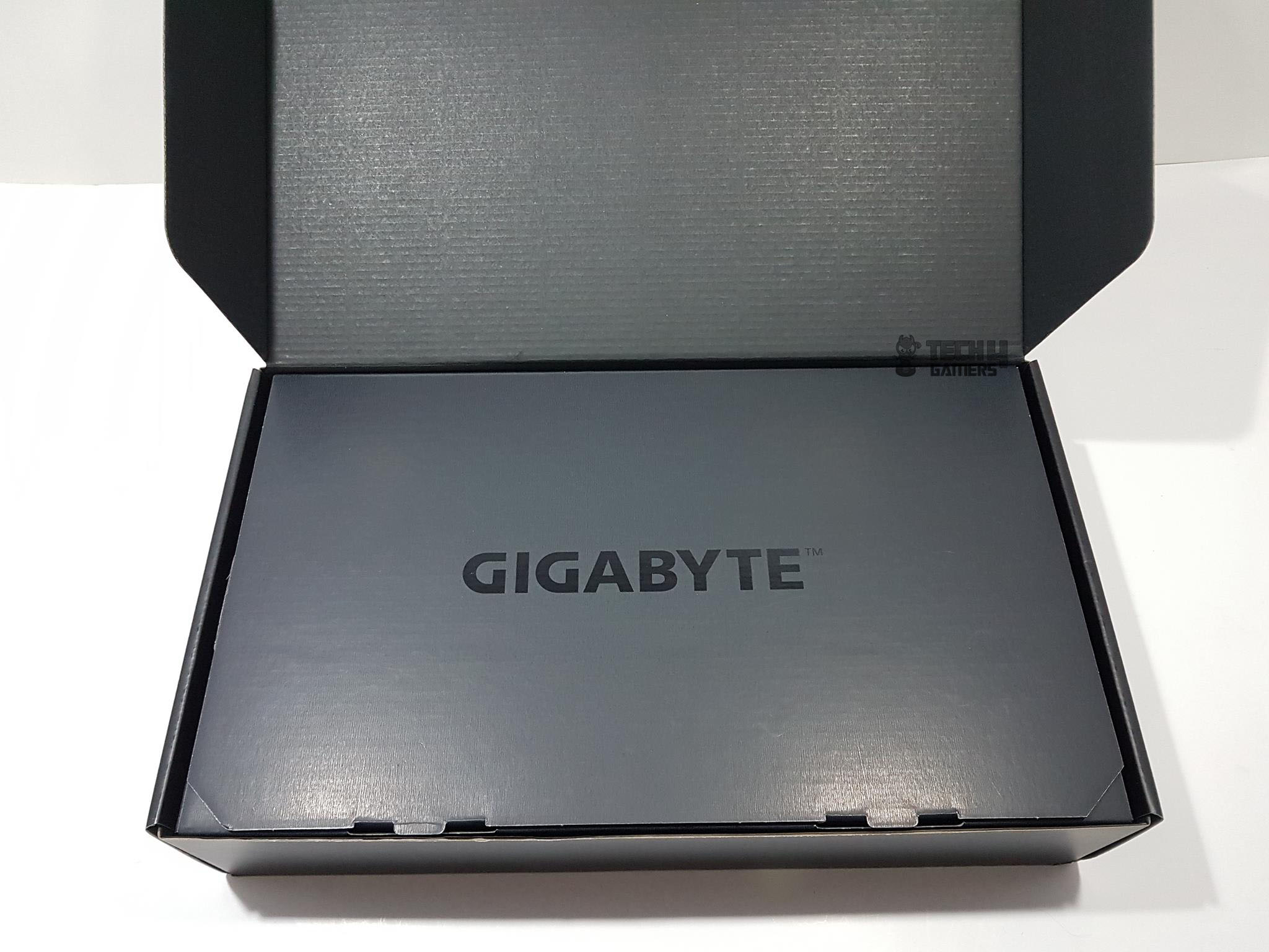 Gigabyte GeForce RTX 2060 Gaming Pro OC 6G — The accessory box