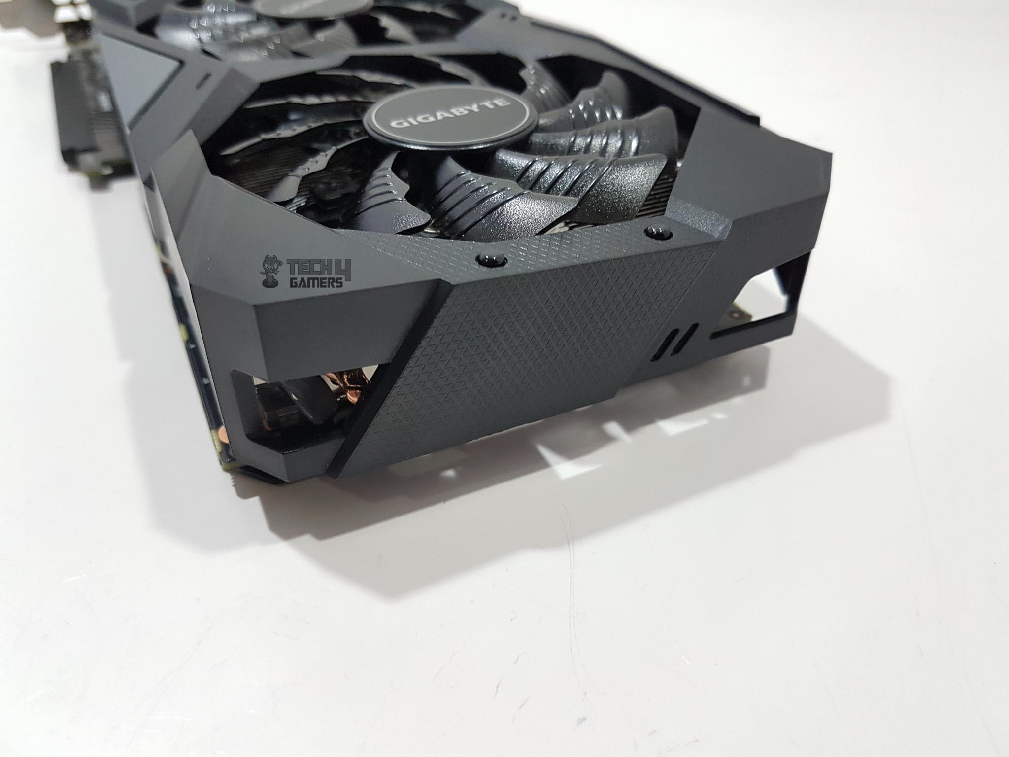 Gigabyte GeForce RTX 2060 Gaming Pro OC 6G — Ventillation cut outs