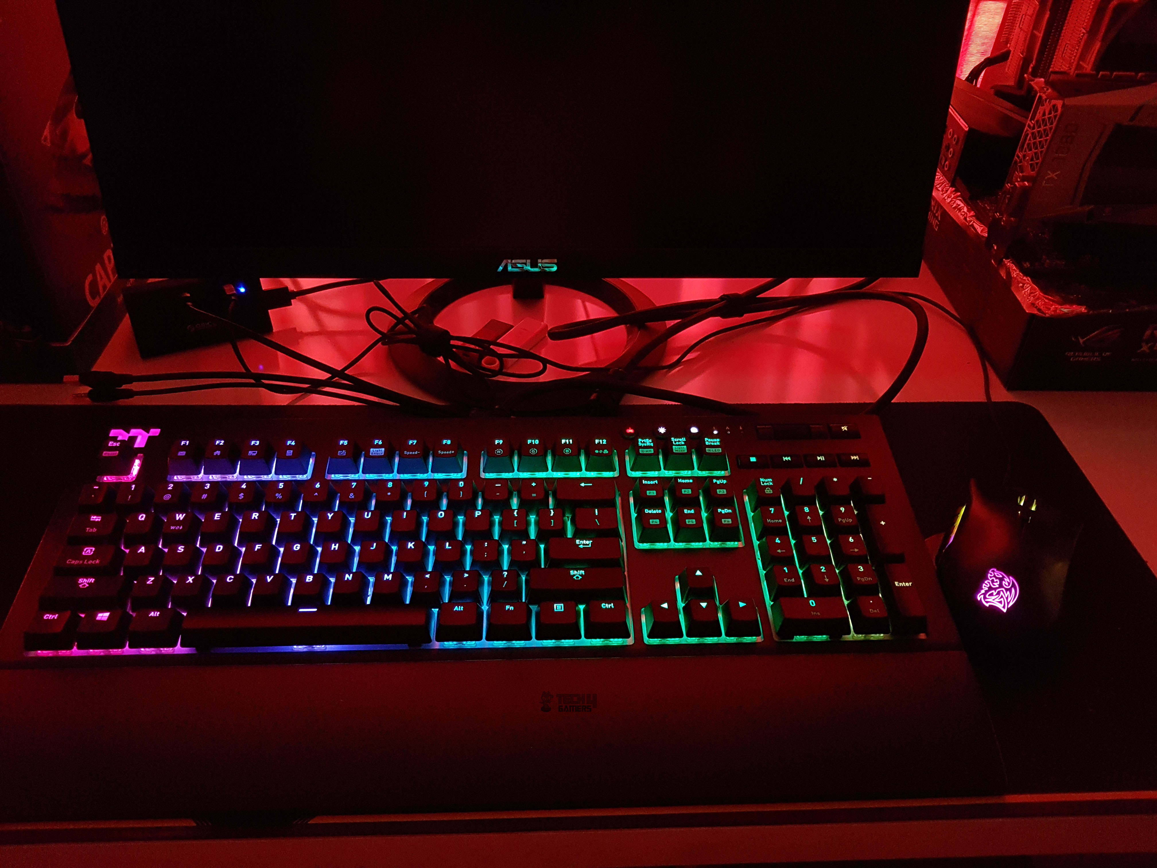  RGB TT gaming keyboard