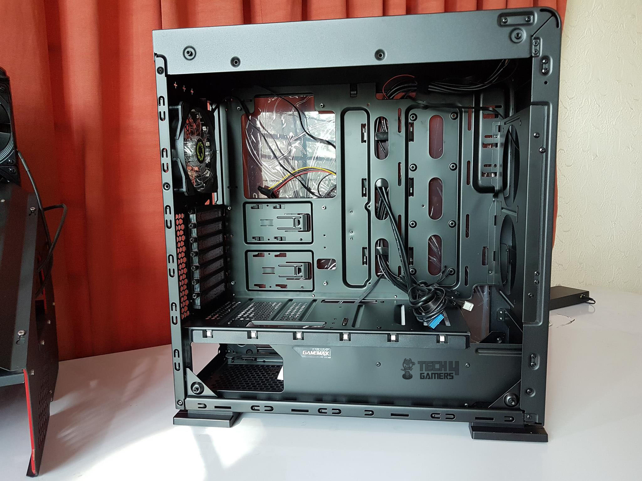 GAMEMAX M909 VEGA Black Perspex ATX Gaming Chassis — 