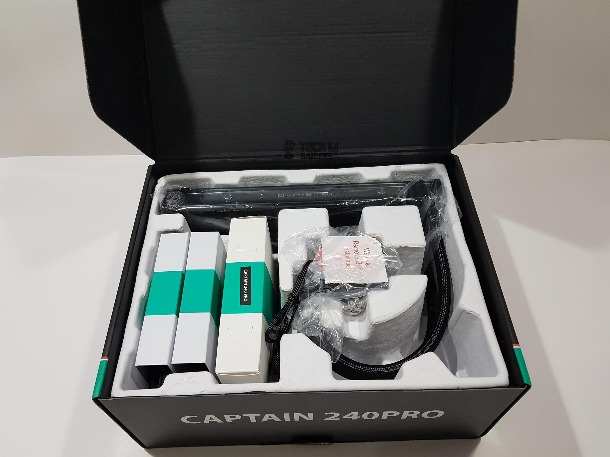 Deepcool Captain 240 Pro CPU Liquid Cooler — Unboxing the cooler
