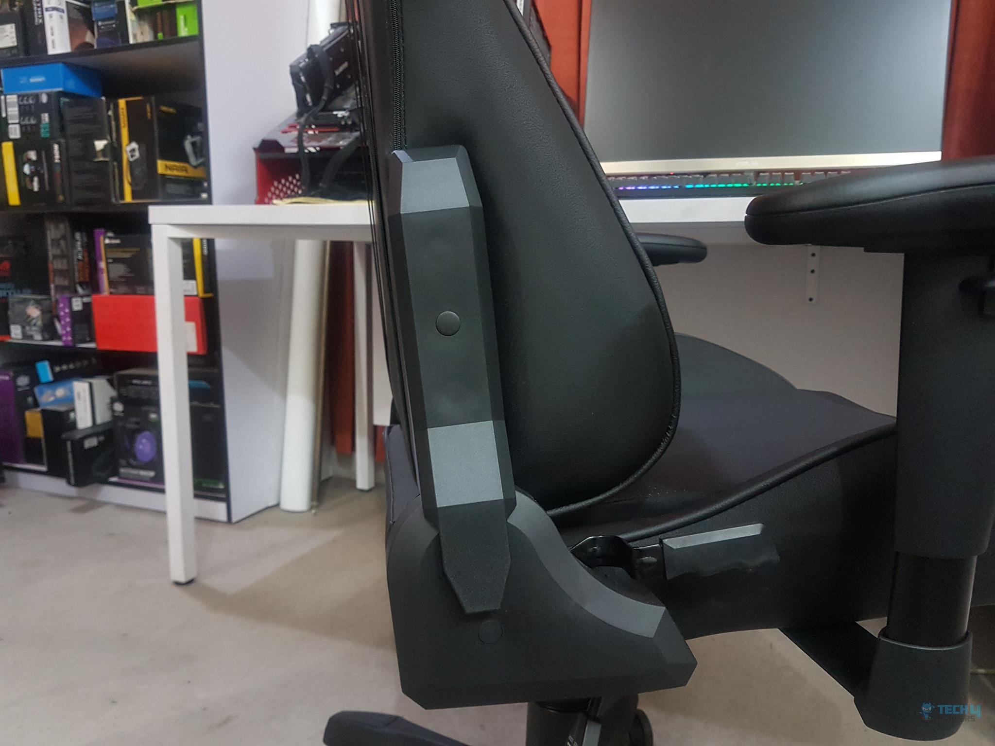 cooler master assembling chair right side 