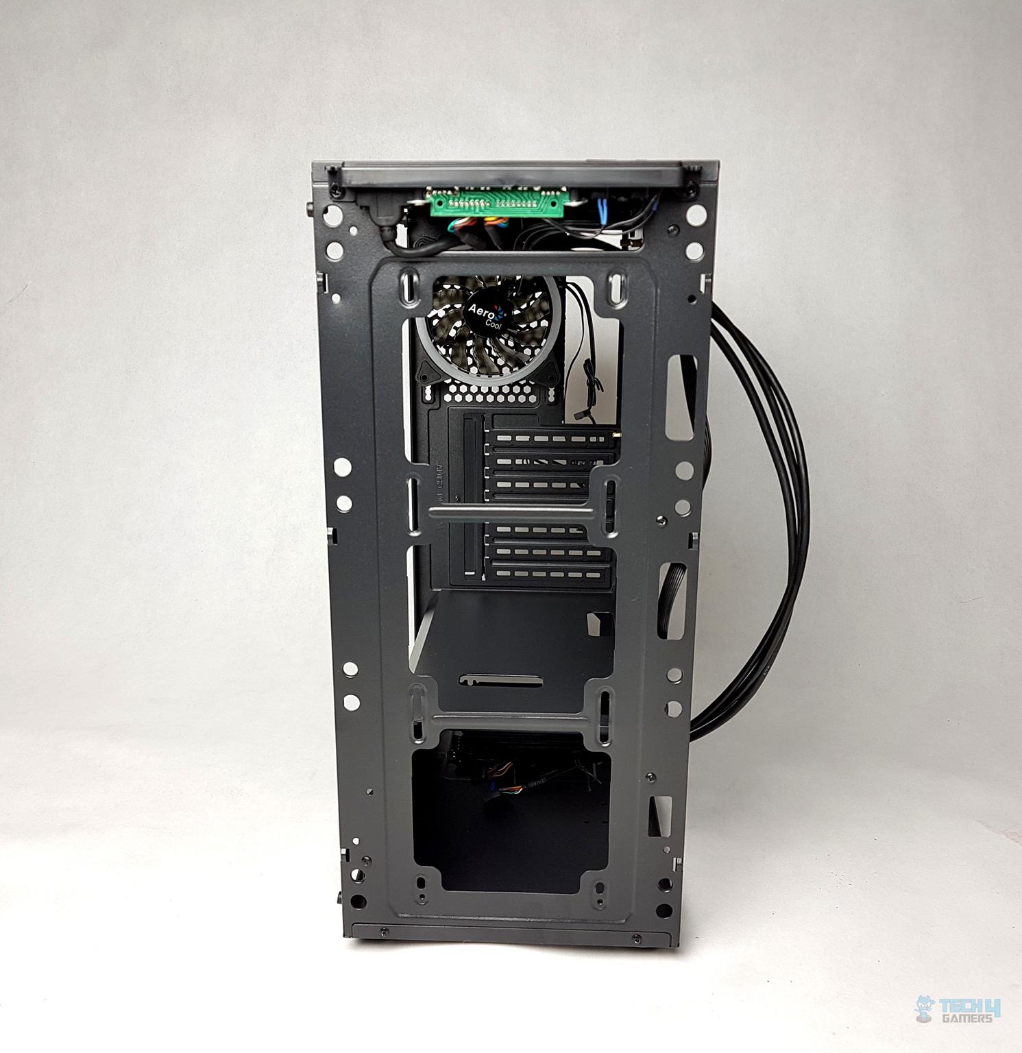  Aerocool Quartz Revo RGB Mid-Tower Chassis — The front side without the fans