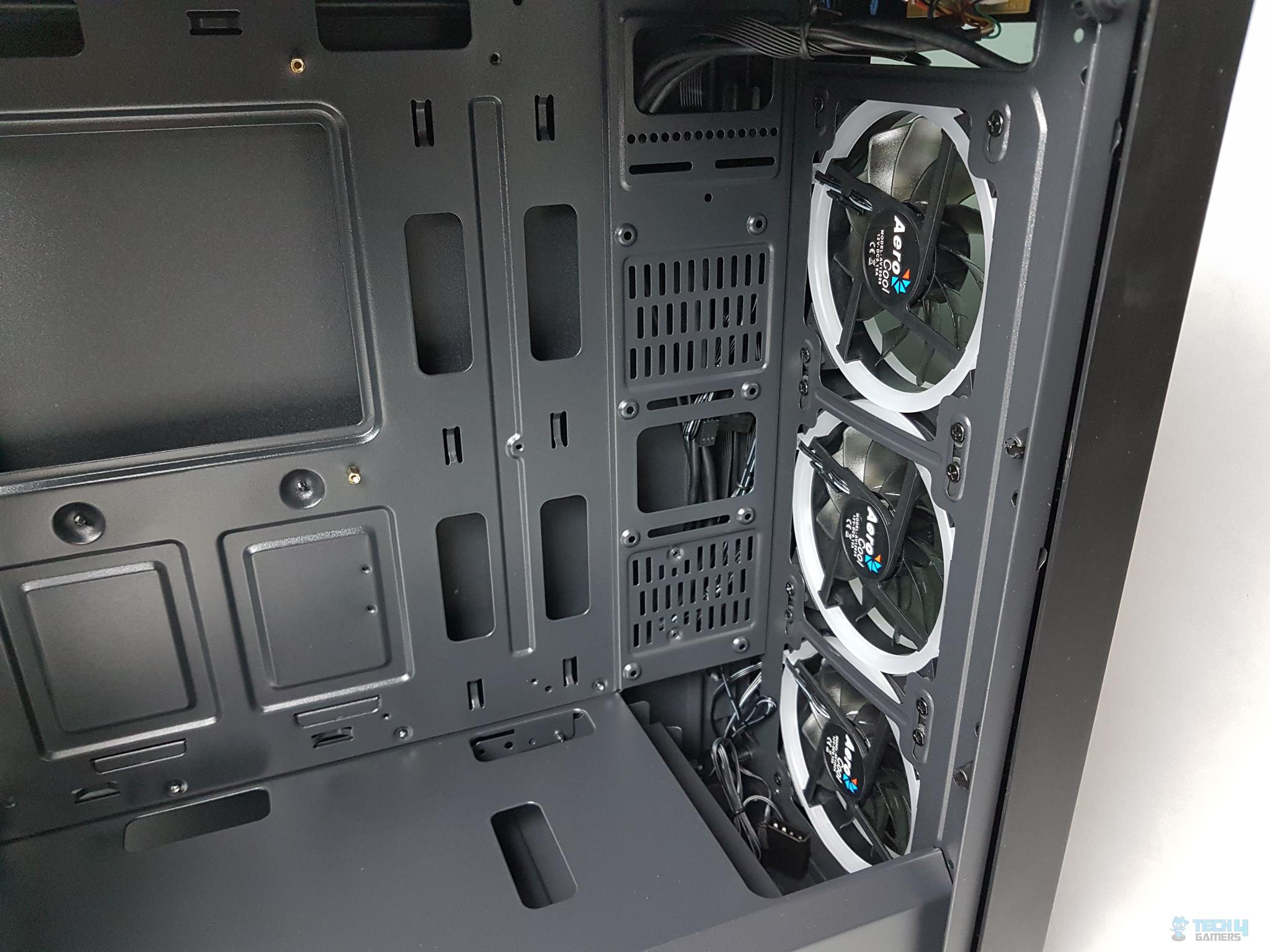  Aerocool Quartz Revo RGB Mid-Tower Chassis — The front-mounted fans