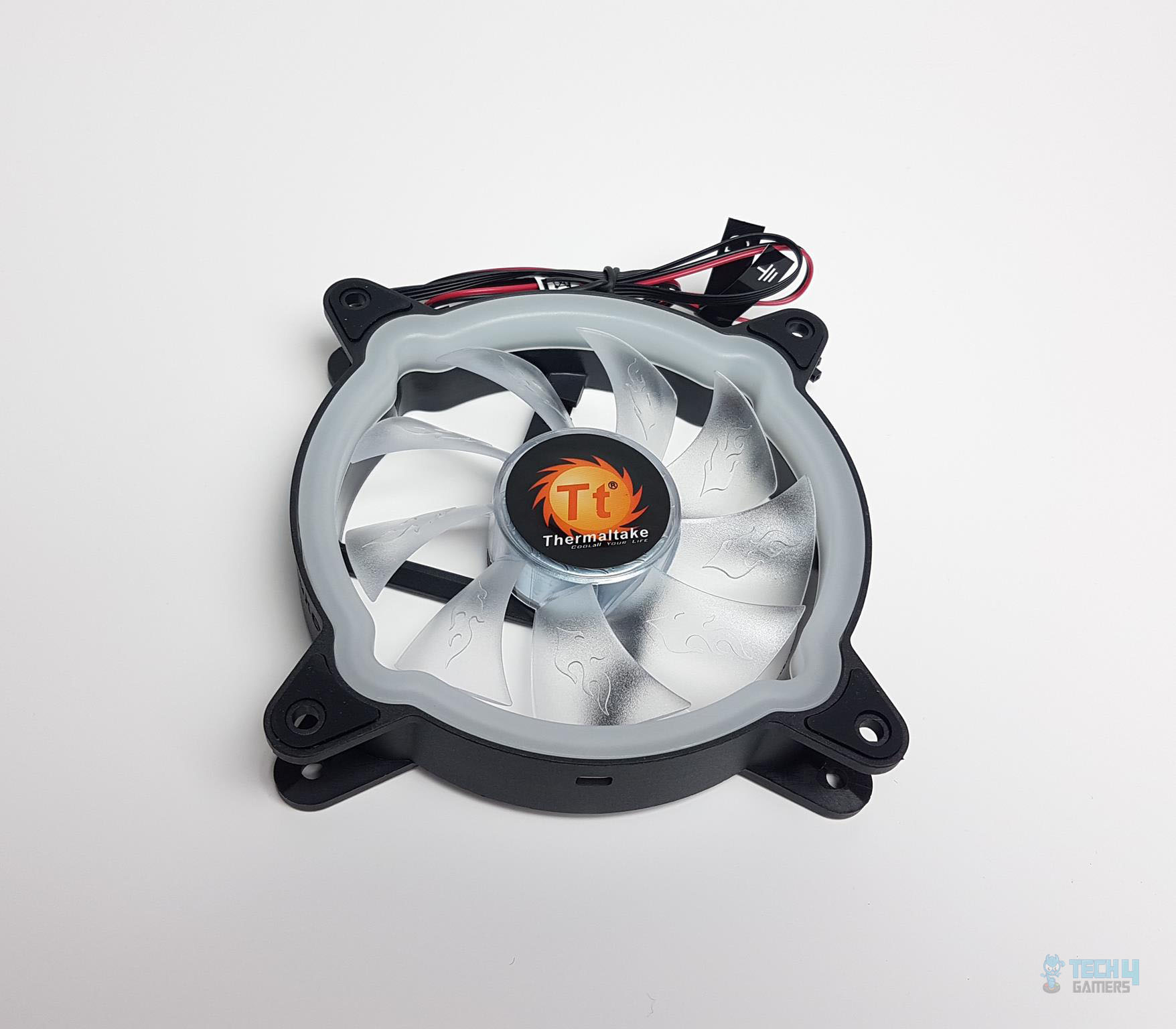 thermaltake ux200 argb Fan