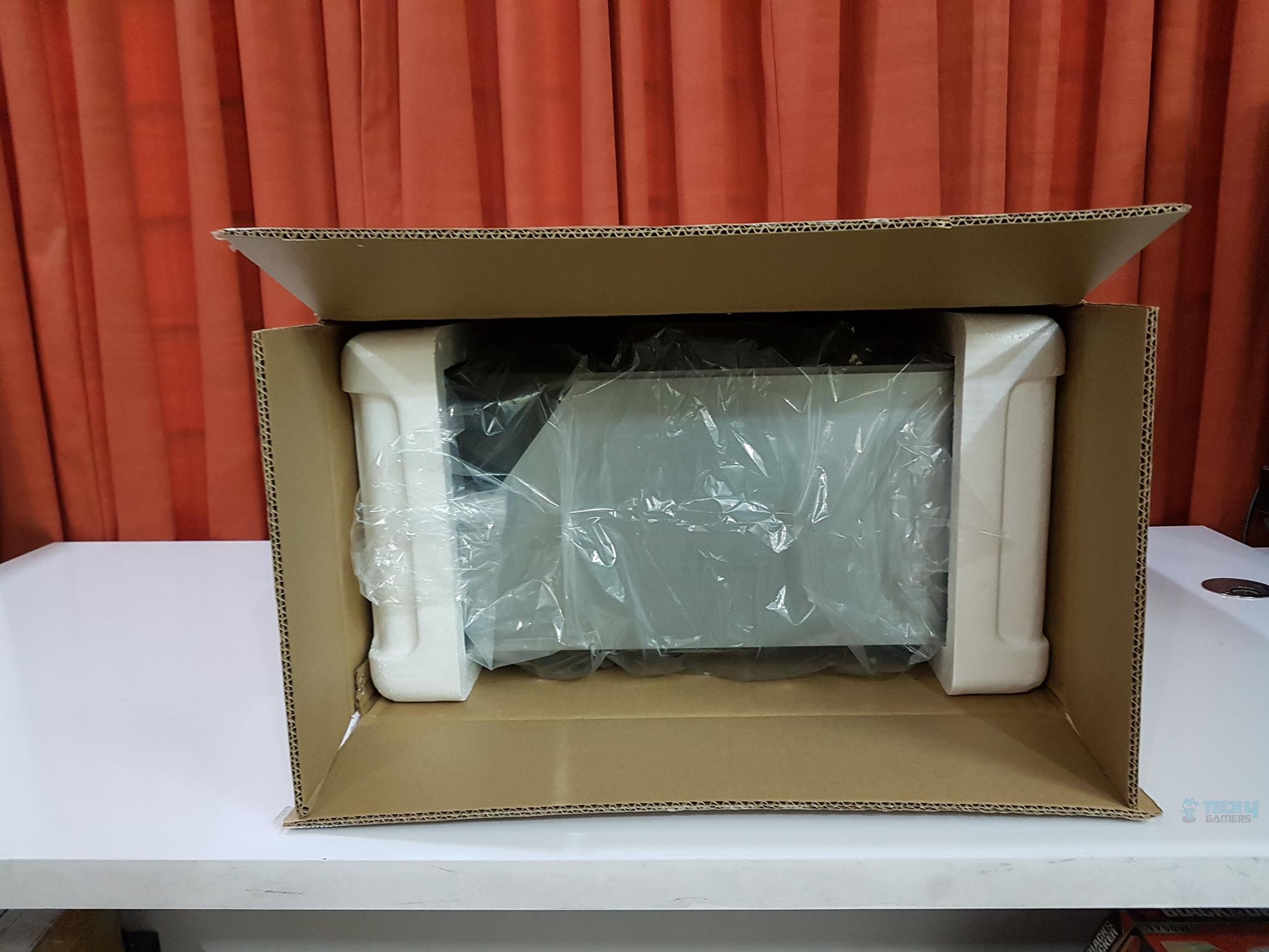 Thermaltake H550 Packaging and Unboxing
