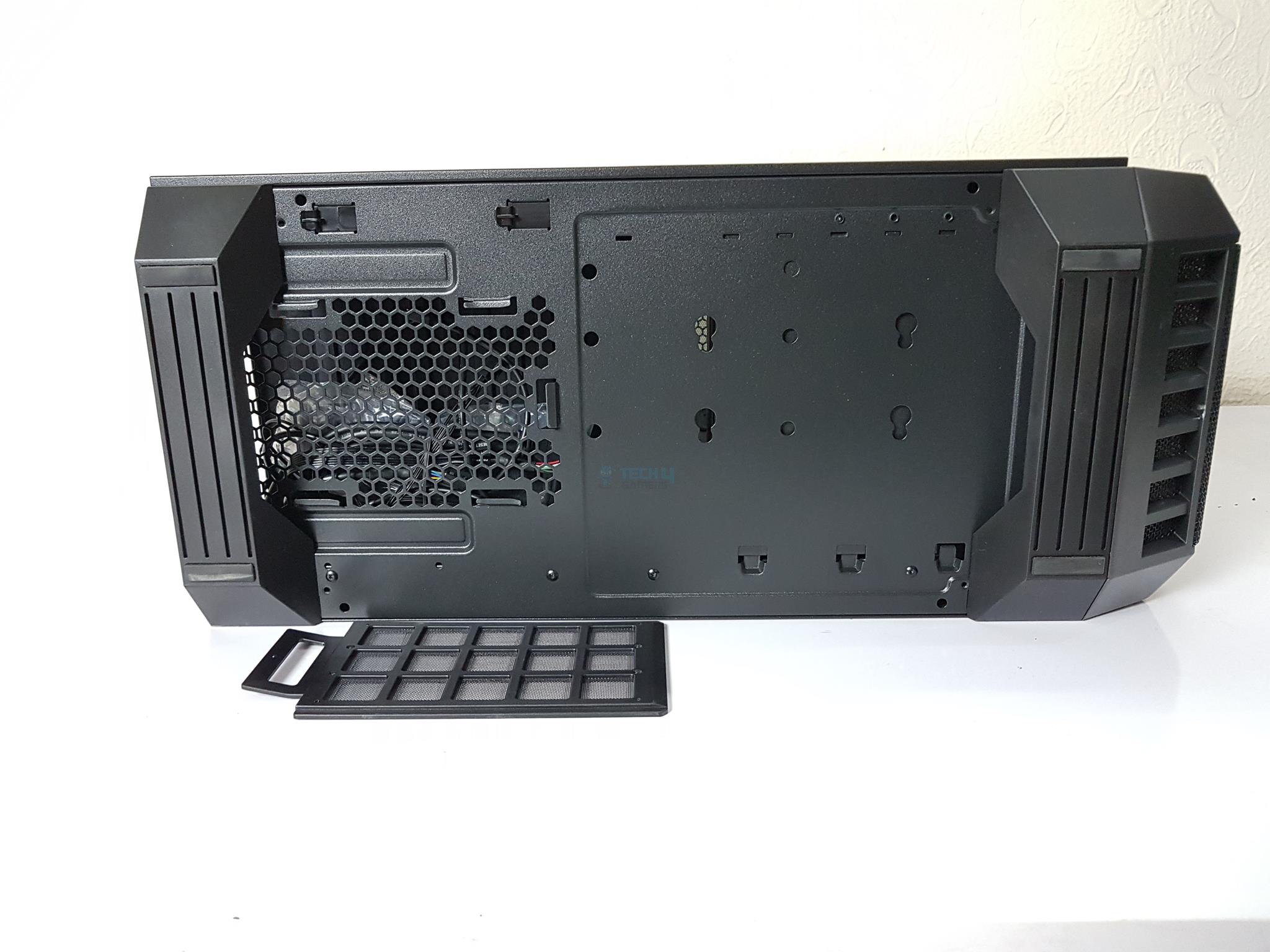 cooler master case h500 bottom side of the chassis 
