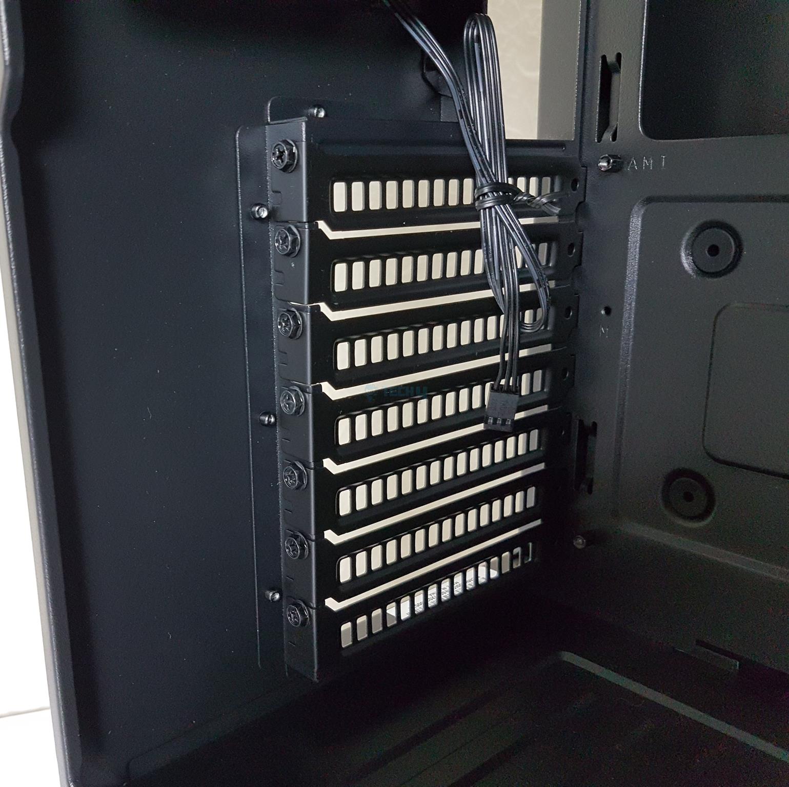 Mastercase H500 Interior PCIe slot covers