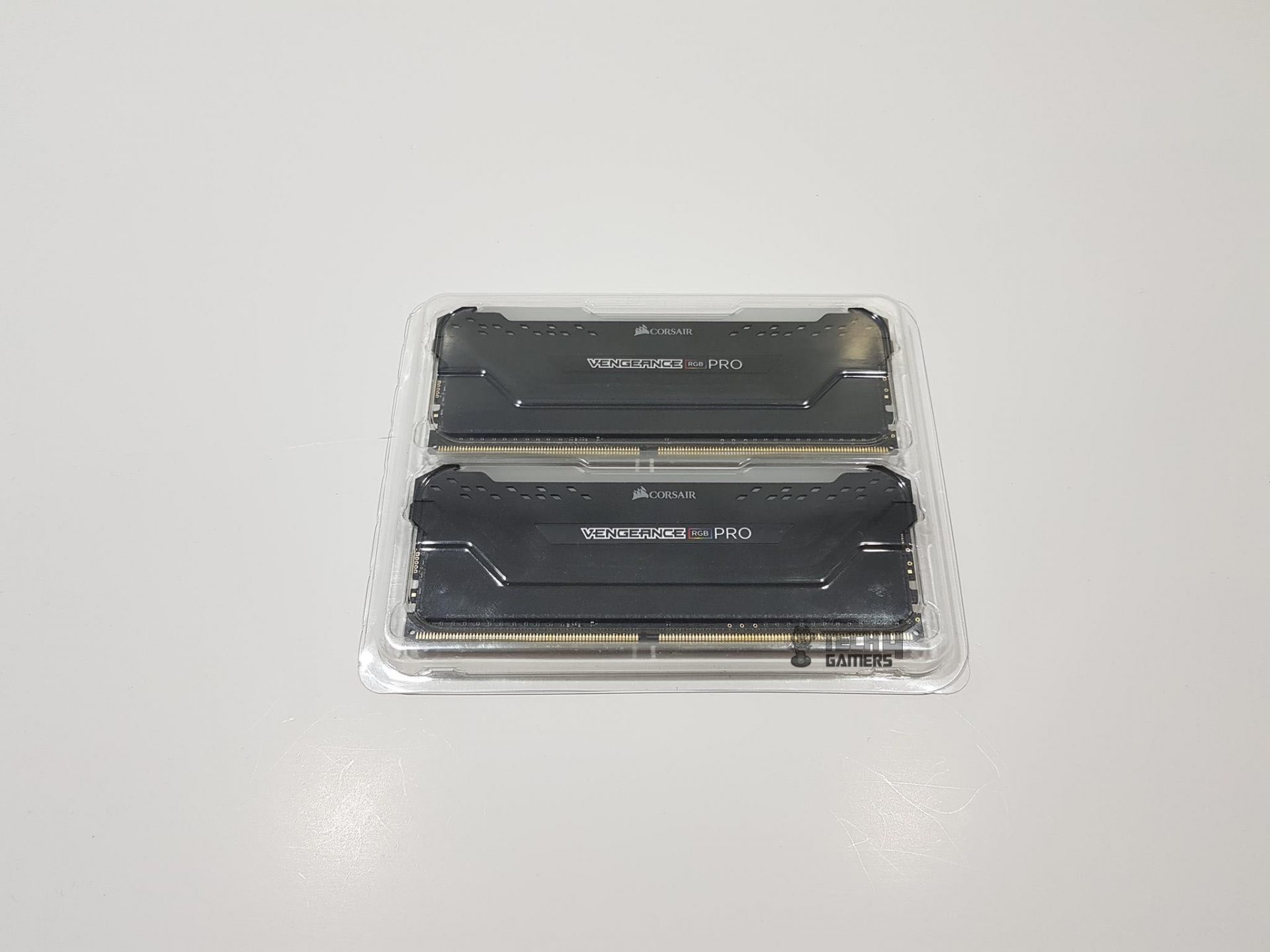 Corsair VENGEANCE RGB PRO DDR4 RAM 32GB (2x16GB) 3200MHz CL16 Intel XMP 2.0  iCUE Compatible Computer Memory - Black (CMW32GX4M2E3200C16)