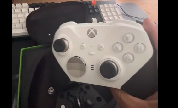 Early Leak on the White Edition Xbox controller