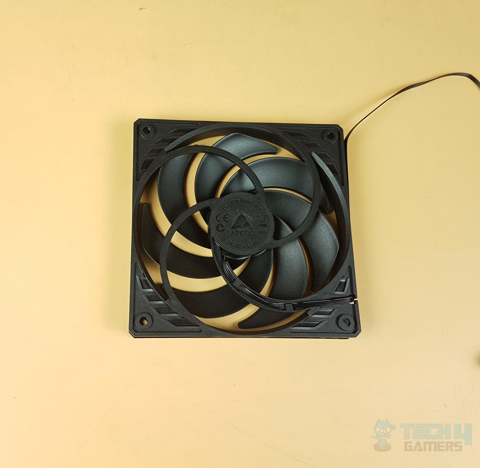 thumbnail image 2 of Arctic P12 PWM 120mm Case Fans 5-Pack – 200-1800 RPM, 56.3 CFM, 4-Pin Black 2 of 5