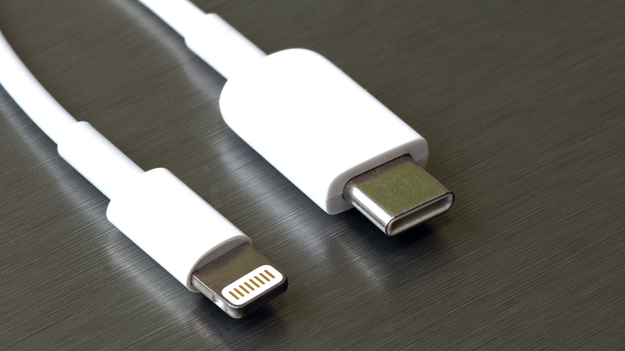 New Apple iPhones Will Be Getting USB-C Port To Comply With EU Rules