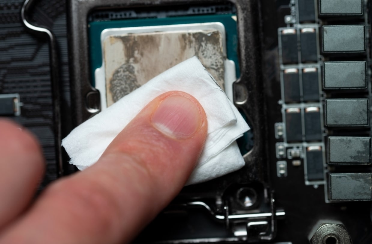 Cleaning thermal paste.