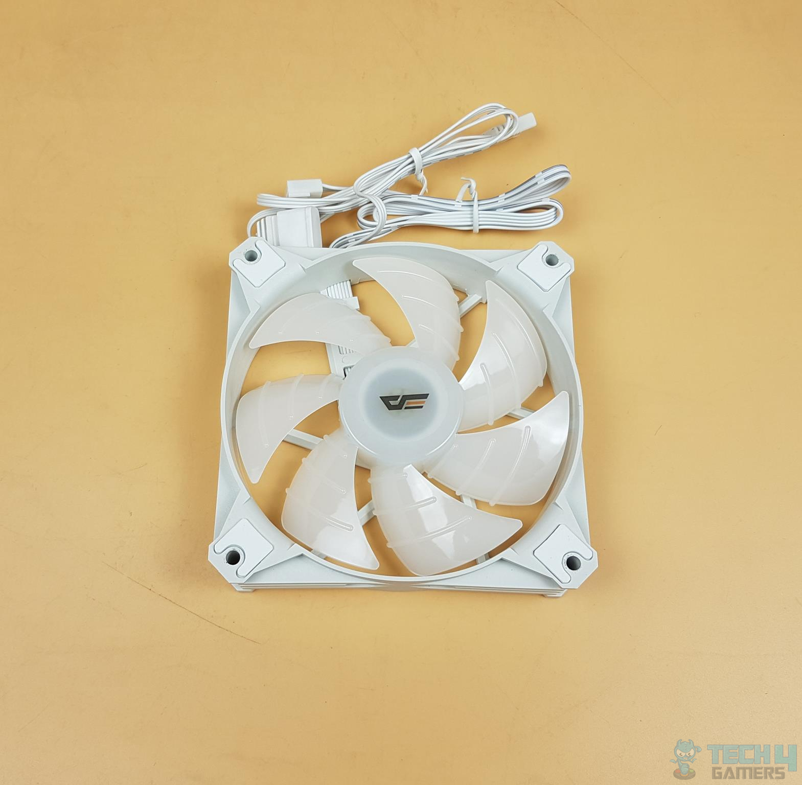 DARKFLASH CX6 AURORA SPECTRUM RGB White - The fan