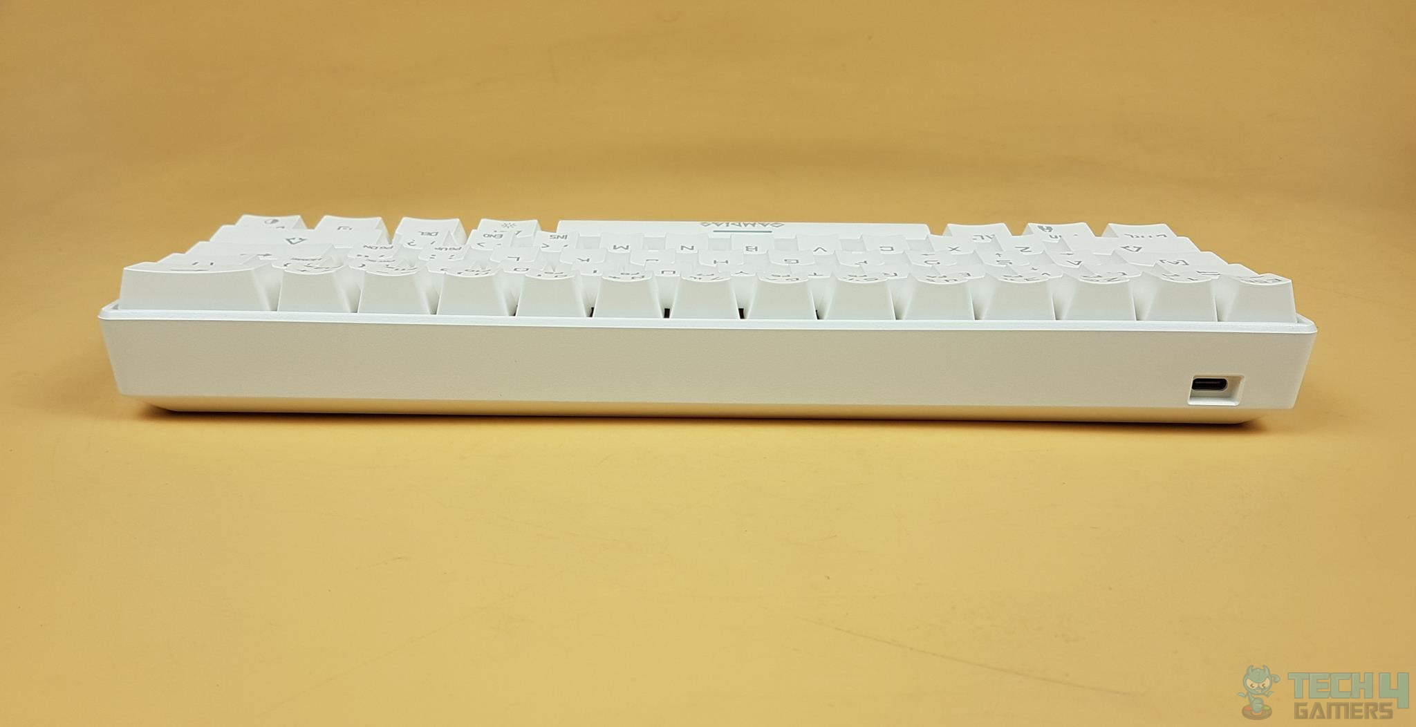 Displaying the GAMDIAS HERMES E4 3-IN-1 Combo’s Keyboard’s front view, with a cornered USB Type-C power connection being highlighted.