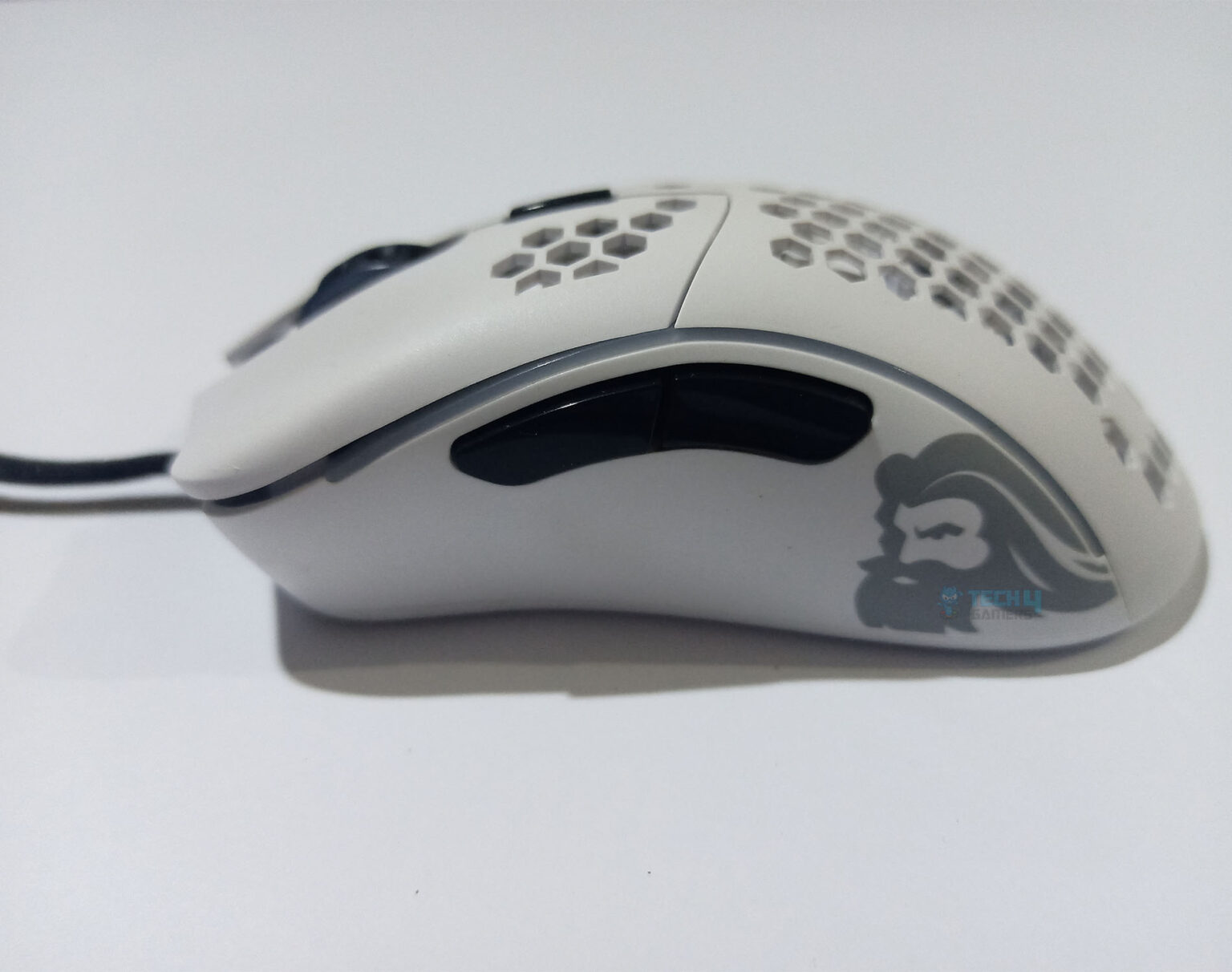 GLORIOUS Model D Minus Mouse Review - Tech4Gamers