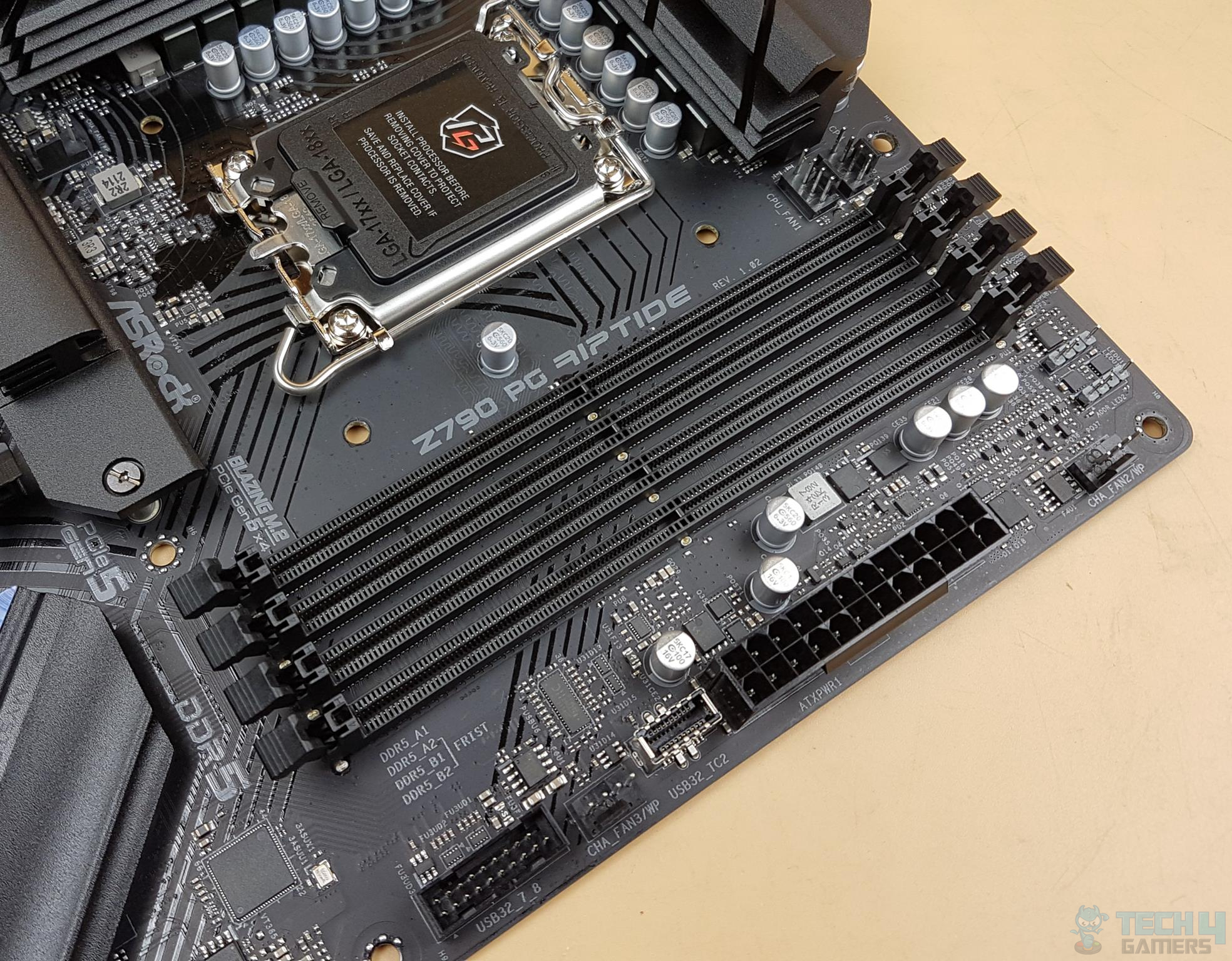 ASRock Z790 PG Riptide — DIMM latches