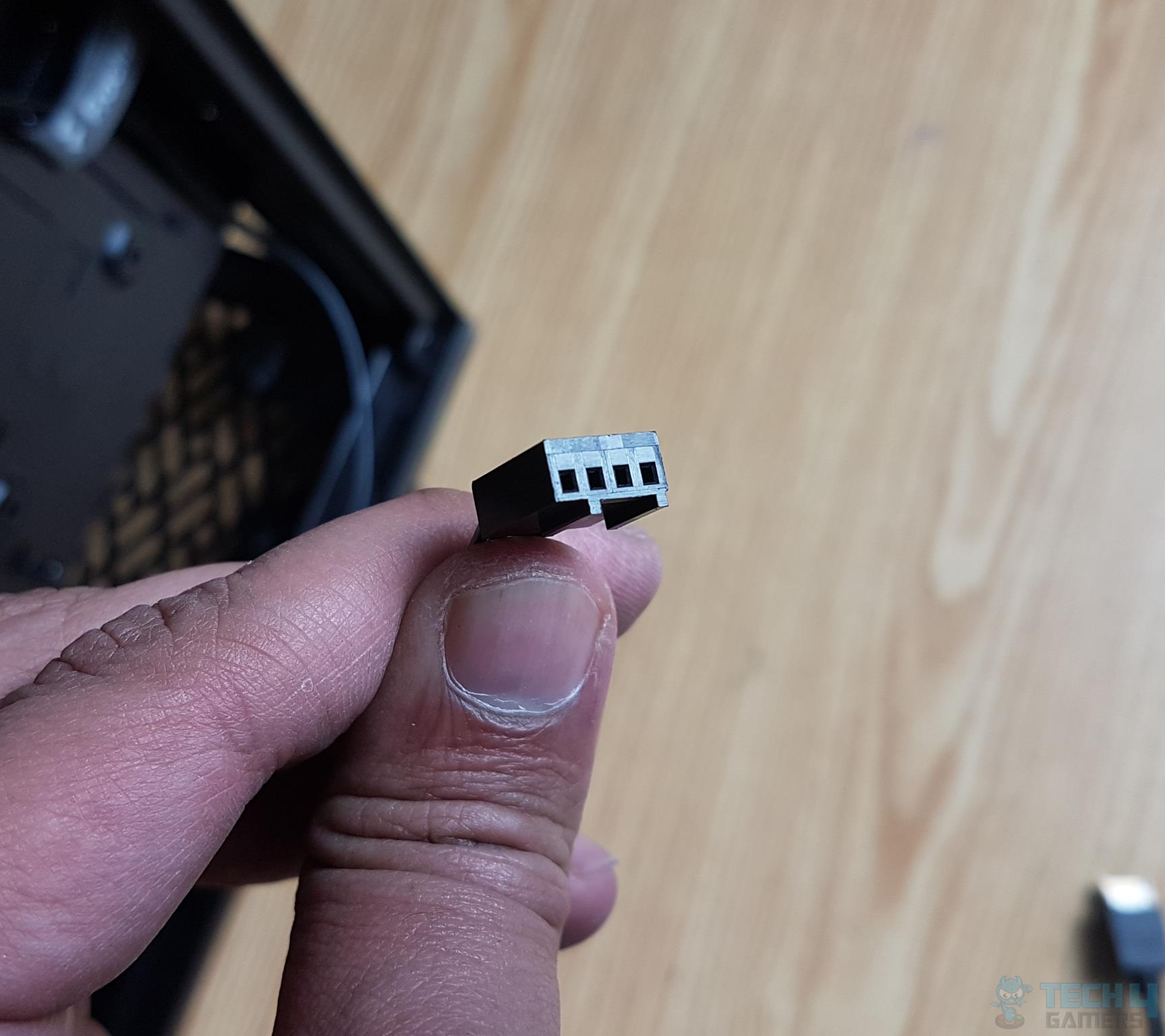 Fractal Design Meshify 2 — 4-pin PWM connector