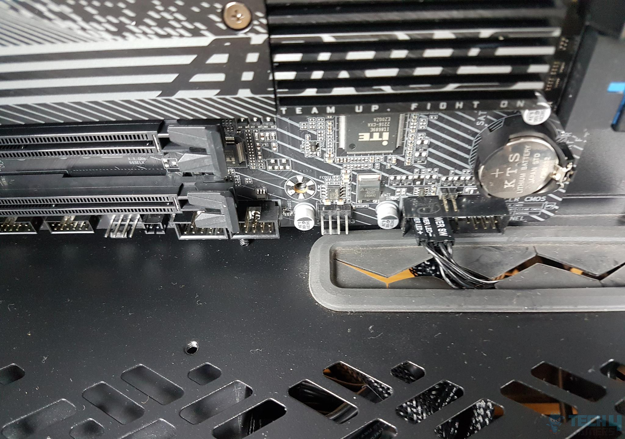 Fractal Design Meshify 2 — Plugging the front panel connectors