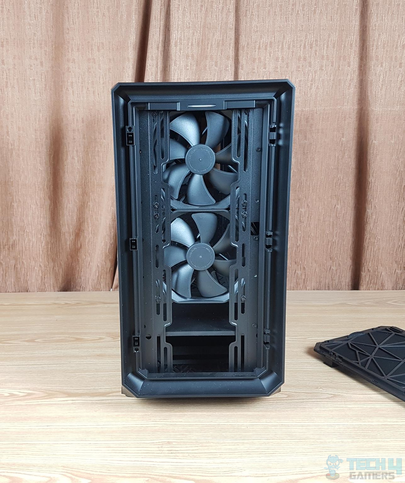 Fractal Design Meshify 2 — Front cover removed