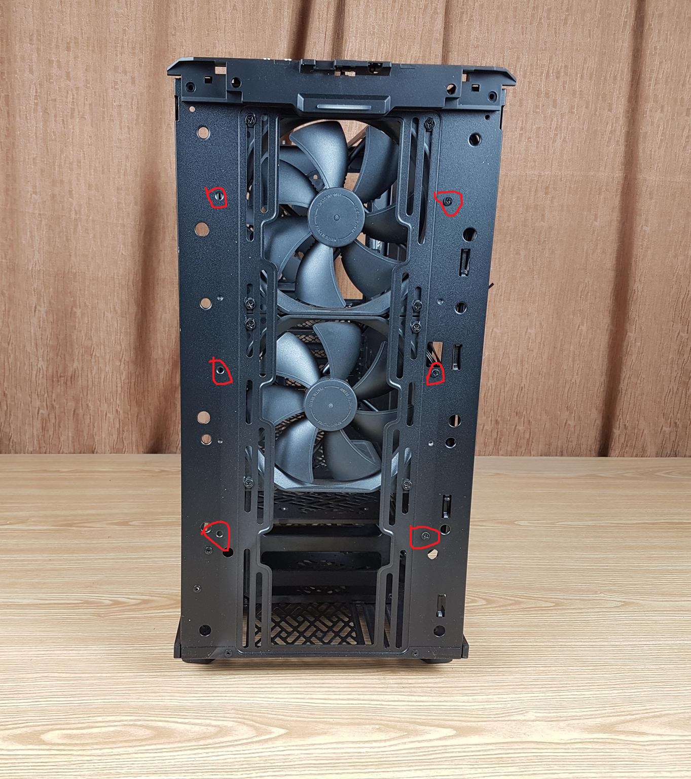 Fractal Design Meshify 2 — 6x screw mounts at the front