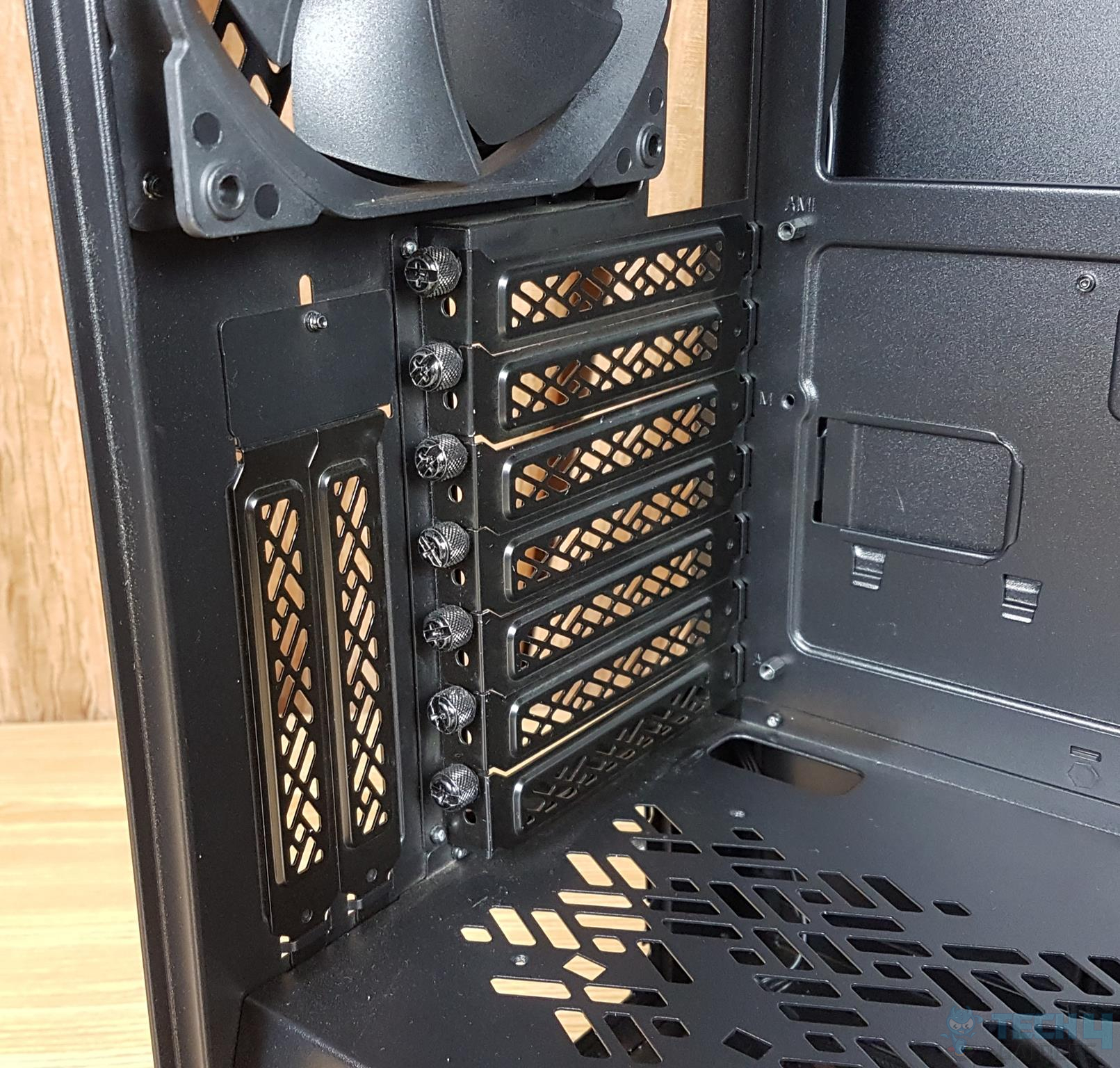 Fractal Design Meshify 2 — PCIe slots