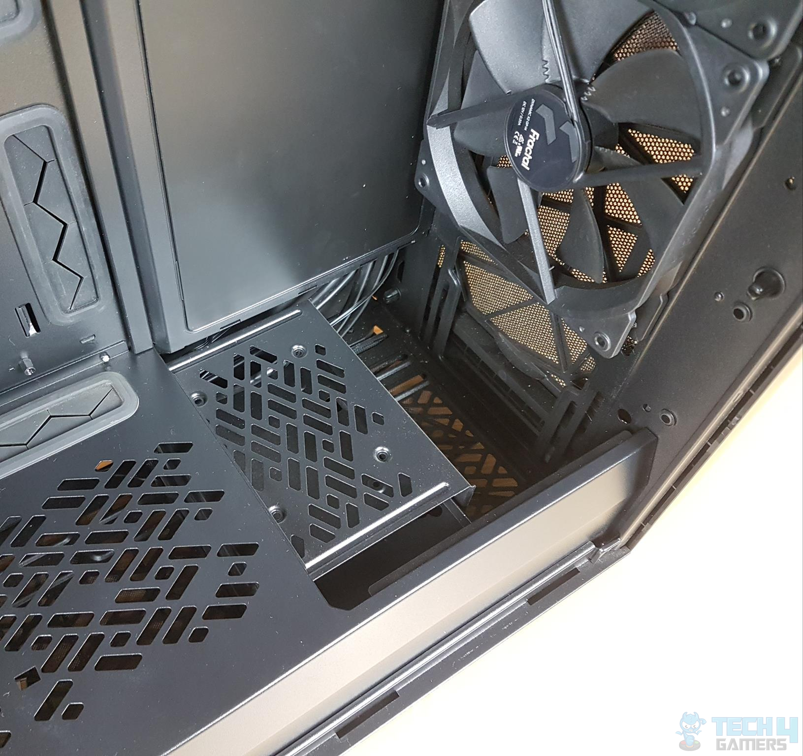 Fractal Design Meshify 2 — The plastic cover area
