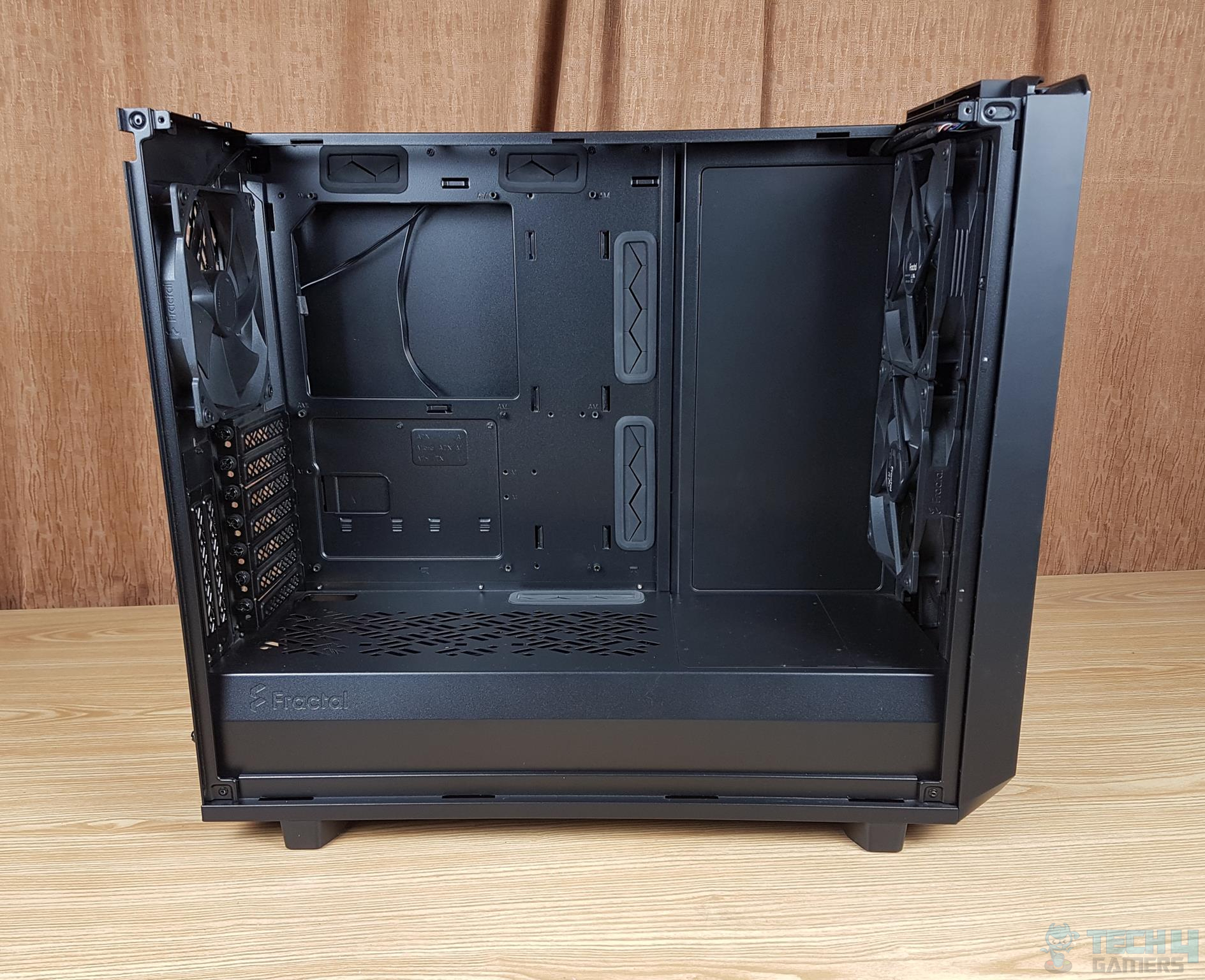 Fractal Design Meshify 2 — Side view of the case with the fan bracket removed