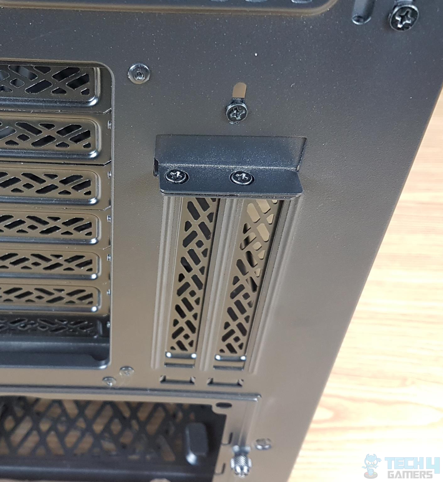 Fractal Design Meshify 2 — 2x PCIe vertical slots