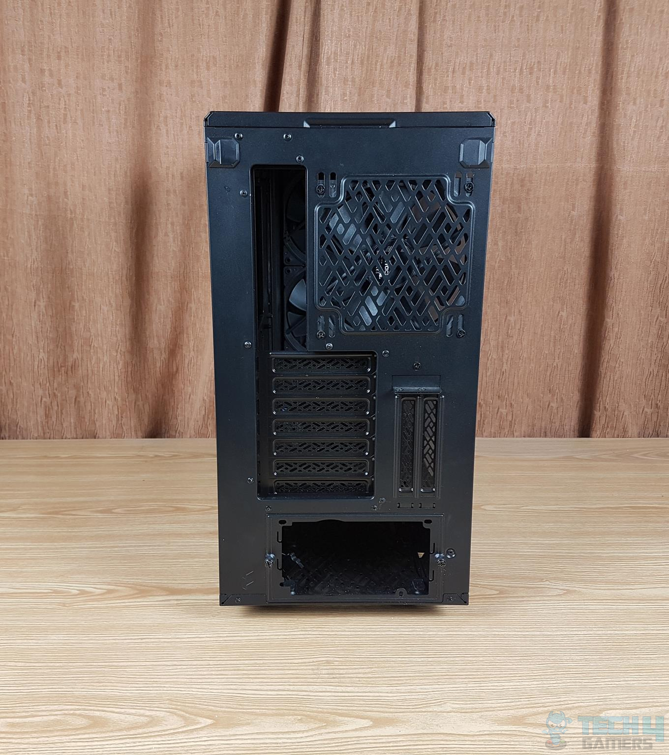 Fractal Design Meshify 2 — Rear side