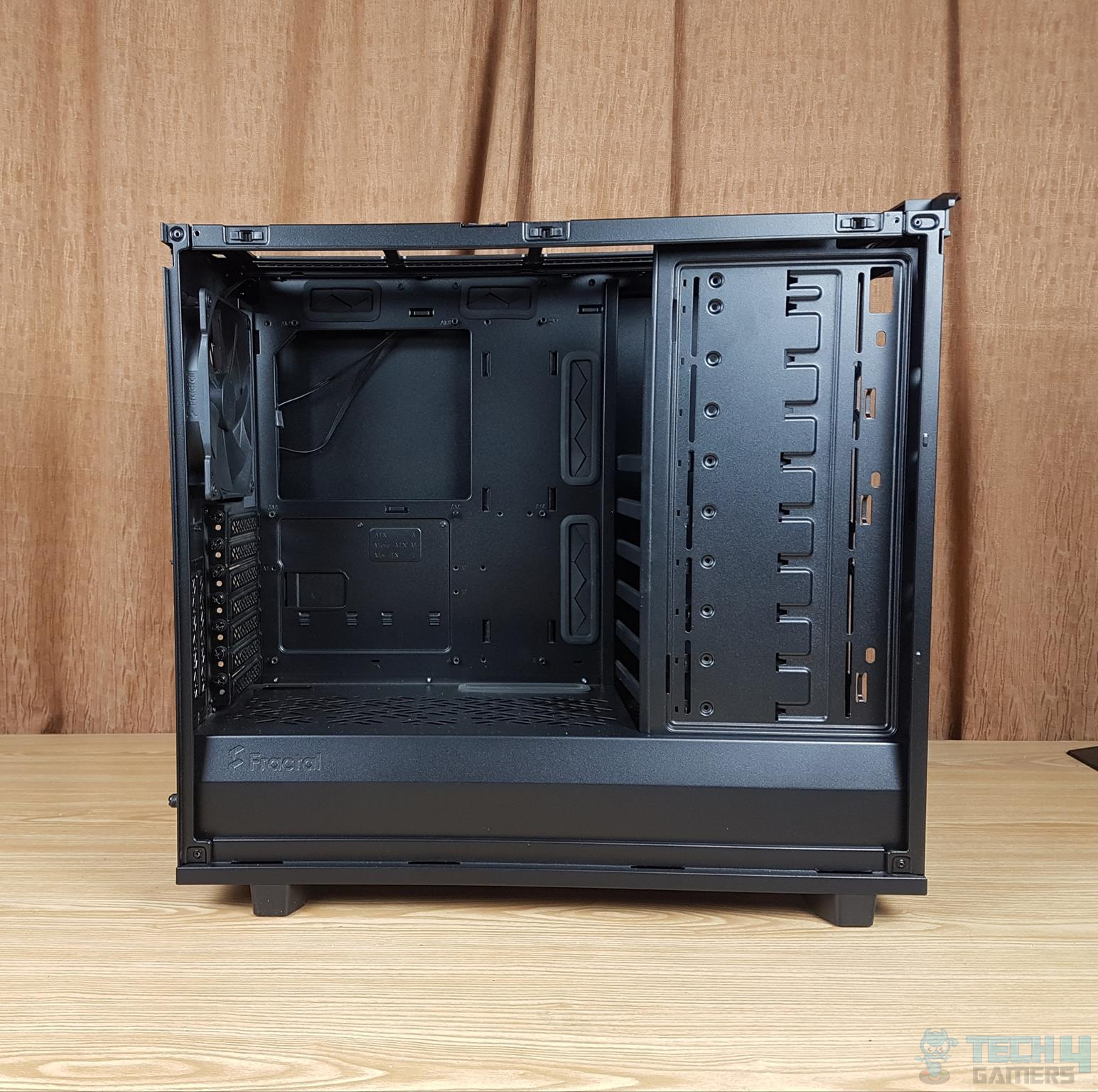 Fractal Design Meshify 2 — Storage layout