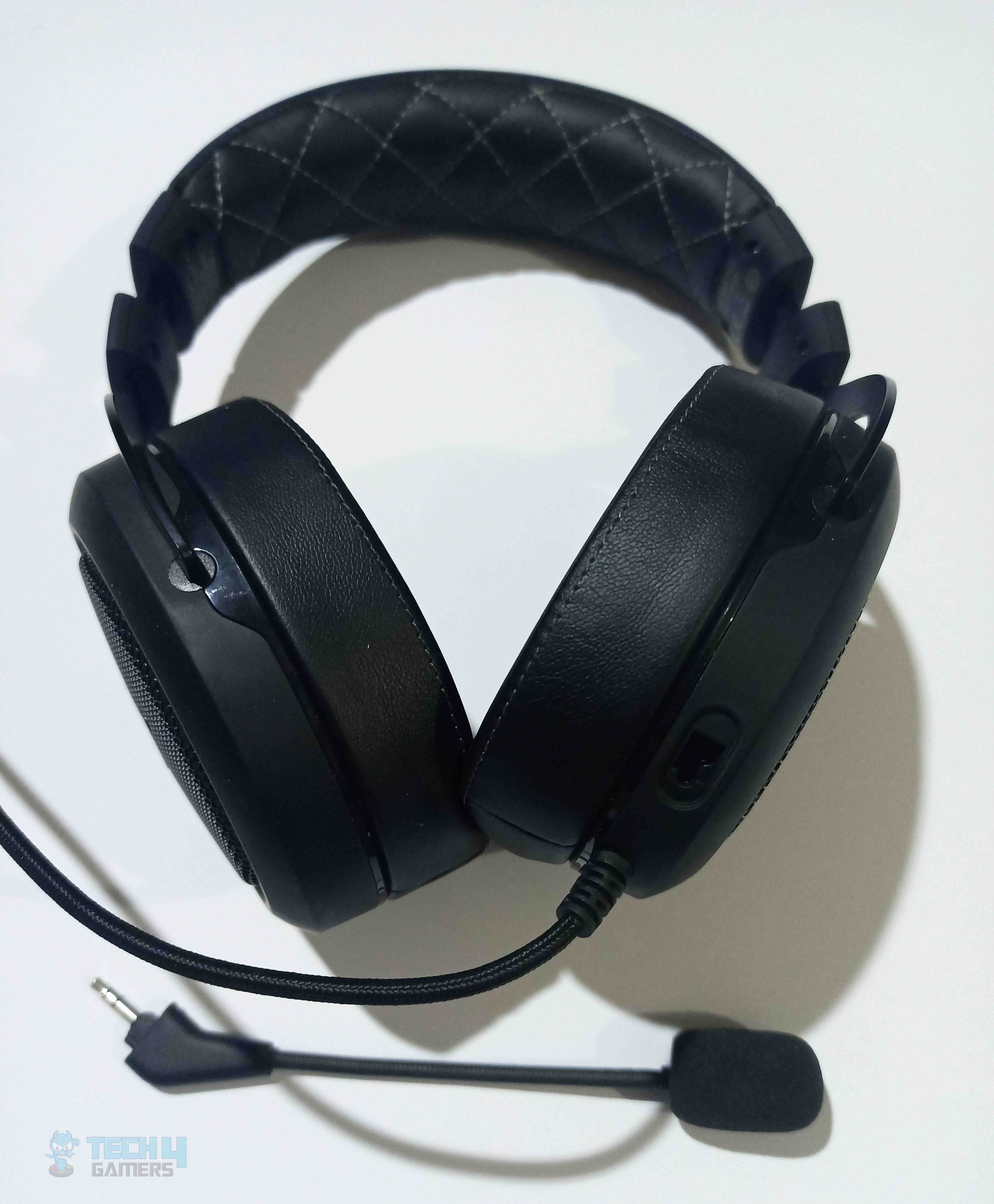 The Front Design of the HS60 PRO Headset