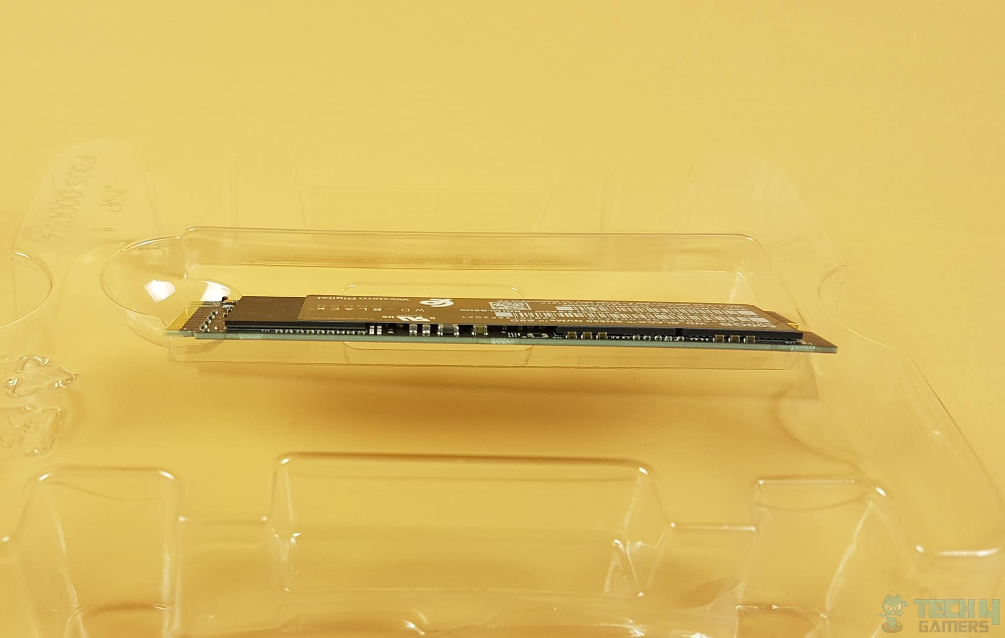 WD Black SN850 500GB NVMe — Side view of the SSD