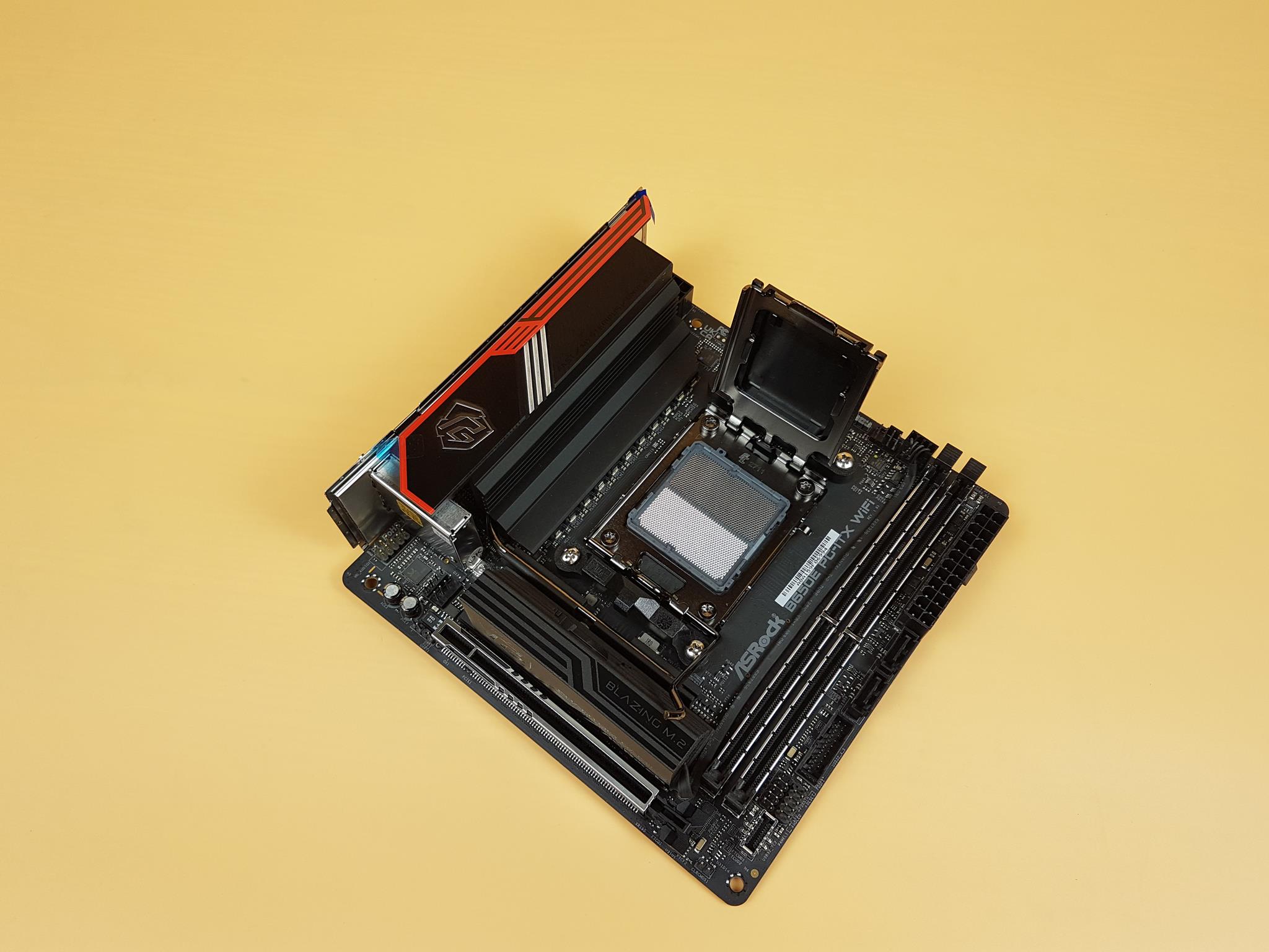 ASRock B650E PG-ITX WIFI — CPU lid