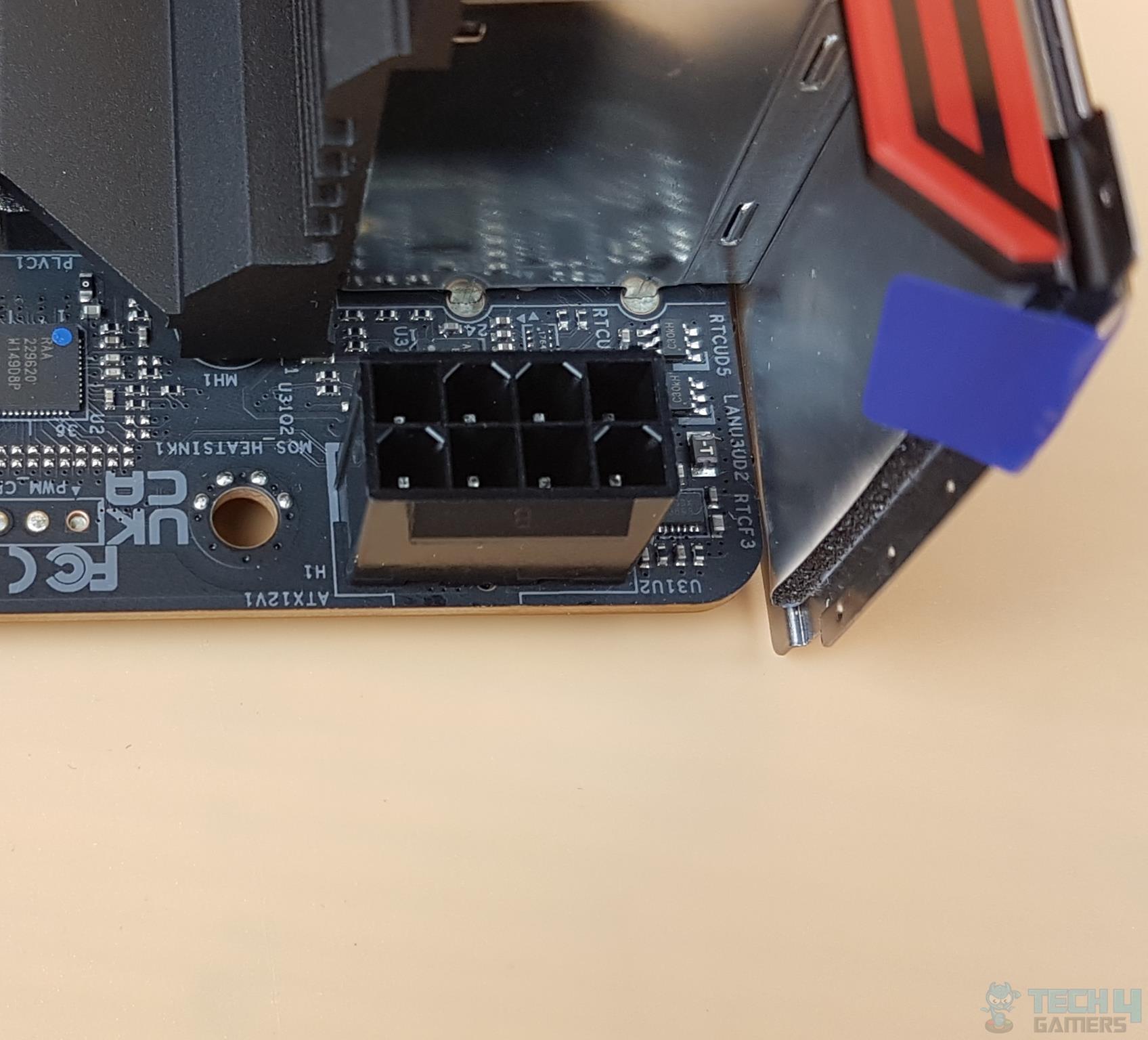 ASRock B650E PG-ITX WIFI — 8-pin EPS connector