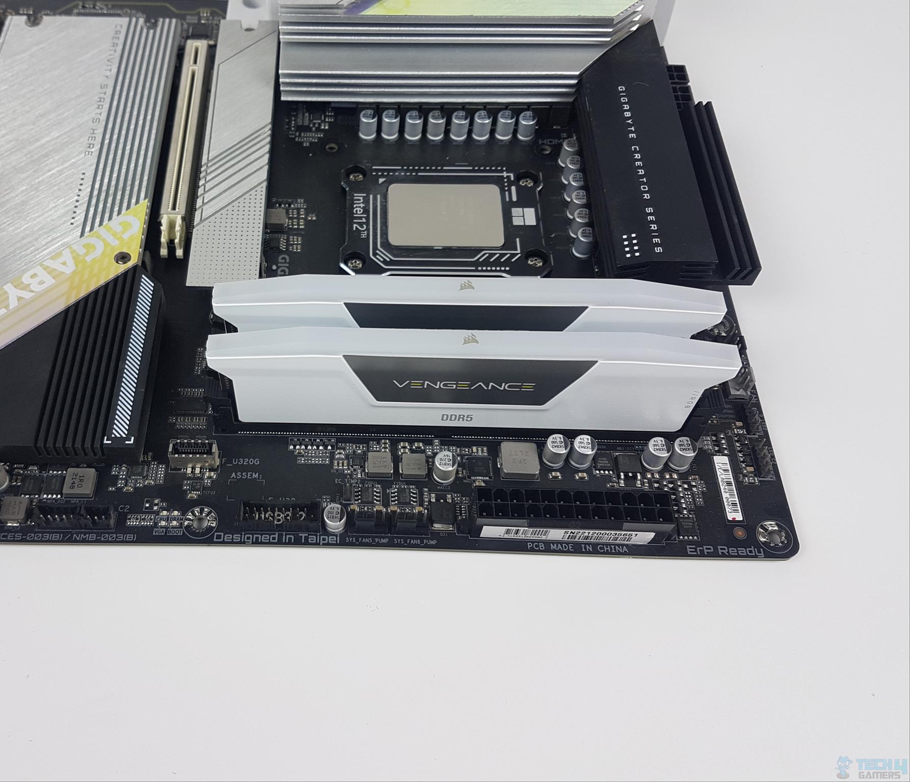 CORSAIR Vengeance RGB DDR5-6000 32GB CAS36 Kit — A closer look at the sticks