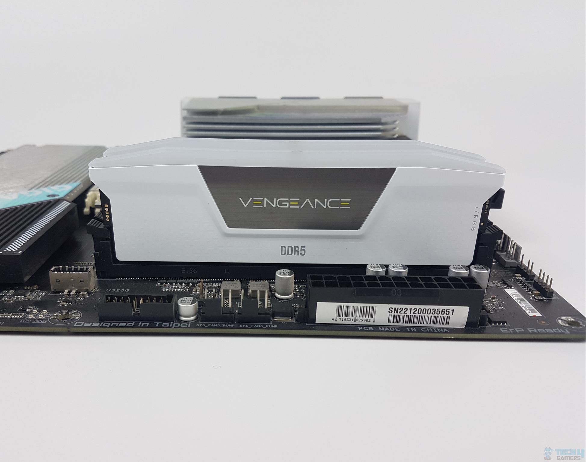 CORSAIR Vengeance RGB DDR5-6000 32GB CAS36 Kit — Installed Kit