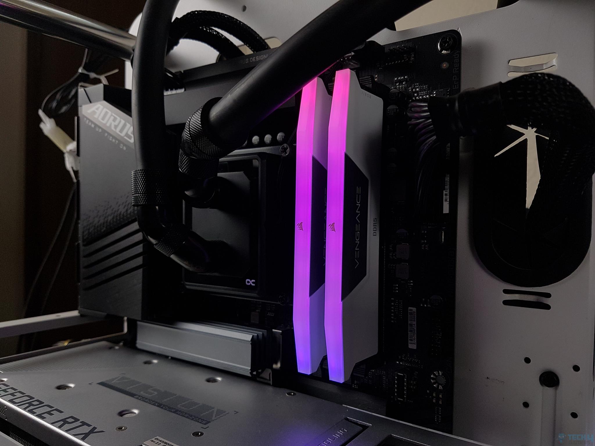 CORSAIR VENGEANCE RGB DDR5 32GB 6000MHz CAS36 —RGB Showcase 6