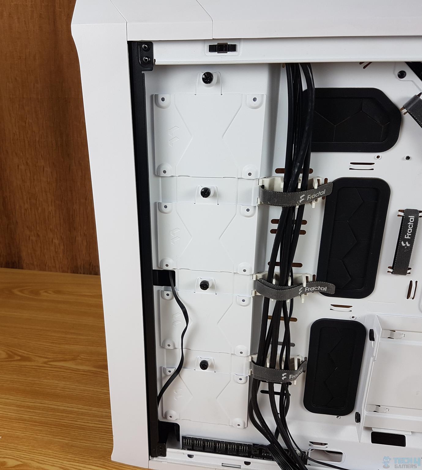 Fractal Design Torrent White TG Clear Tint PC Case — 4x 2.5” drive brackets