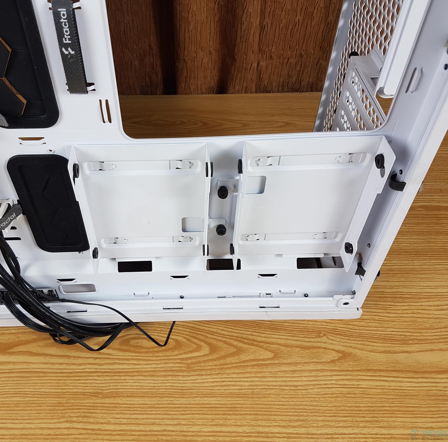 Fractal Design Torrent White TG Clear Tint PC Case — 2x 3.5” drive brackets